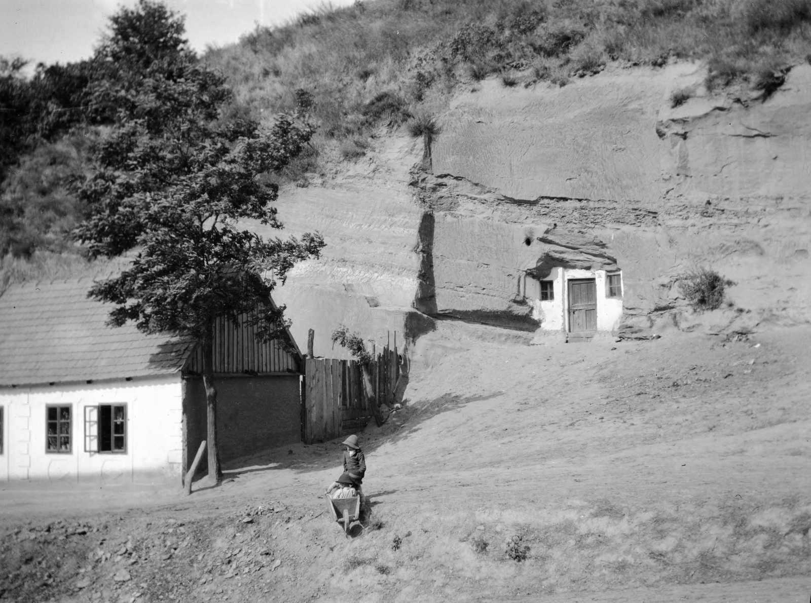 Romania,Transylvania, Ocna Sibiului, barlanglakások., 1932, UWM Libraries, Fortepan #260455