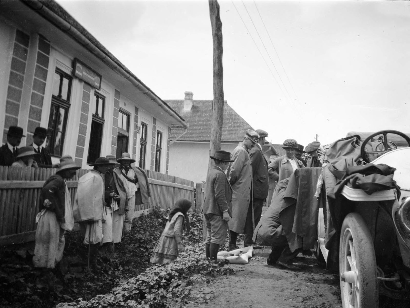 Romania,Transylvania, 1913, UWM Libraries, folk costume, automobile, Fortepan #260463