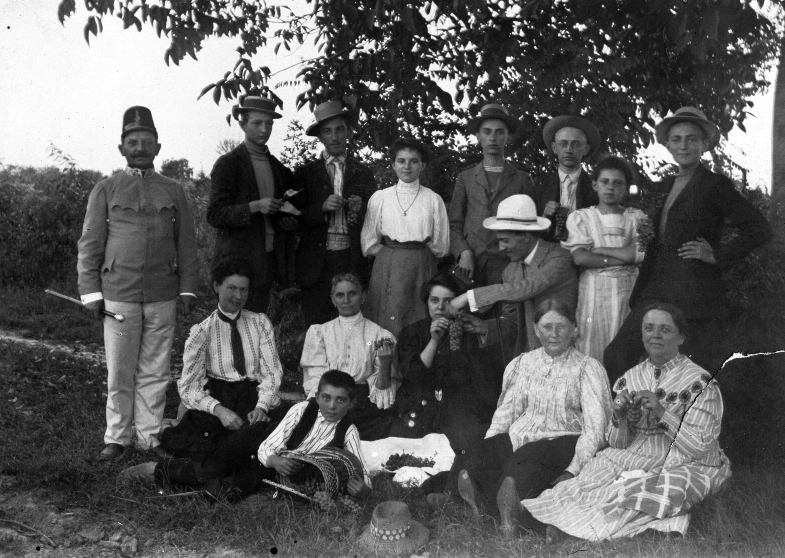 1911, Fortepan, hat, uniform, harvest, tableau, hat on the ground, Fortepan #26048