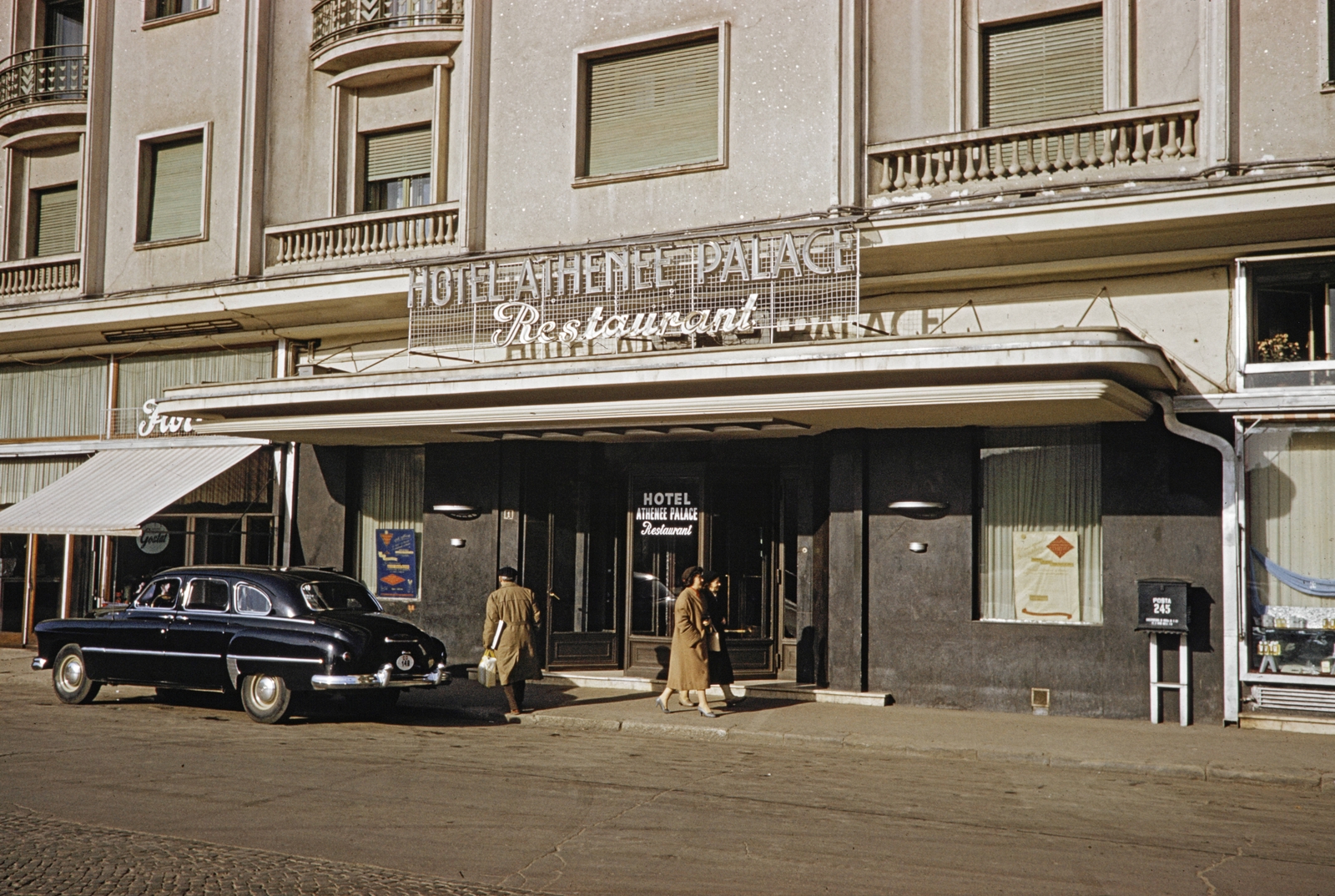 Romania, Bucharest, Strada Episcopiei 1-3, Hotel Athenée Palace., 1970, UWM Libraries, colorful, letter box, hotel, automobile, Fortepan #260519