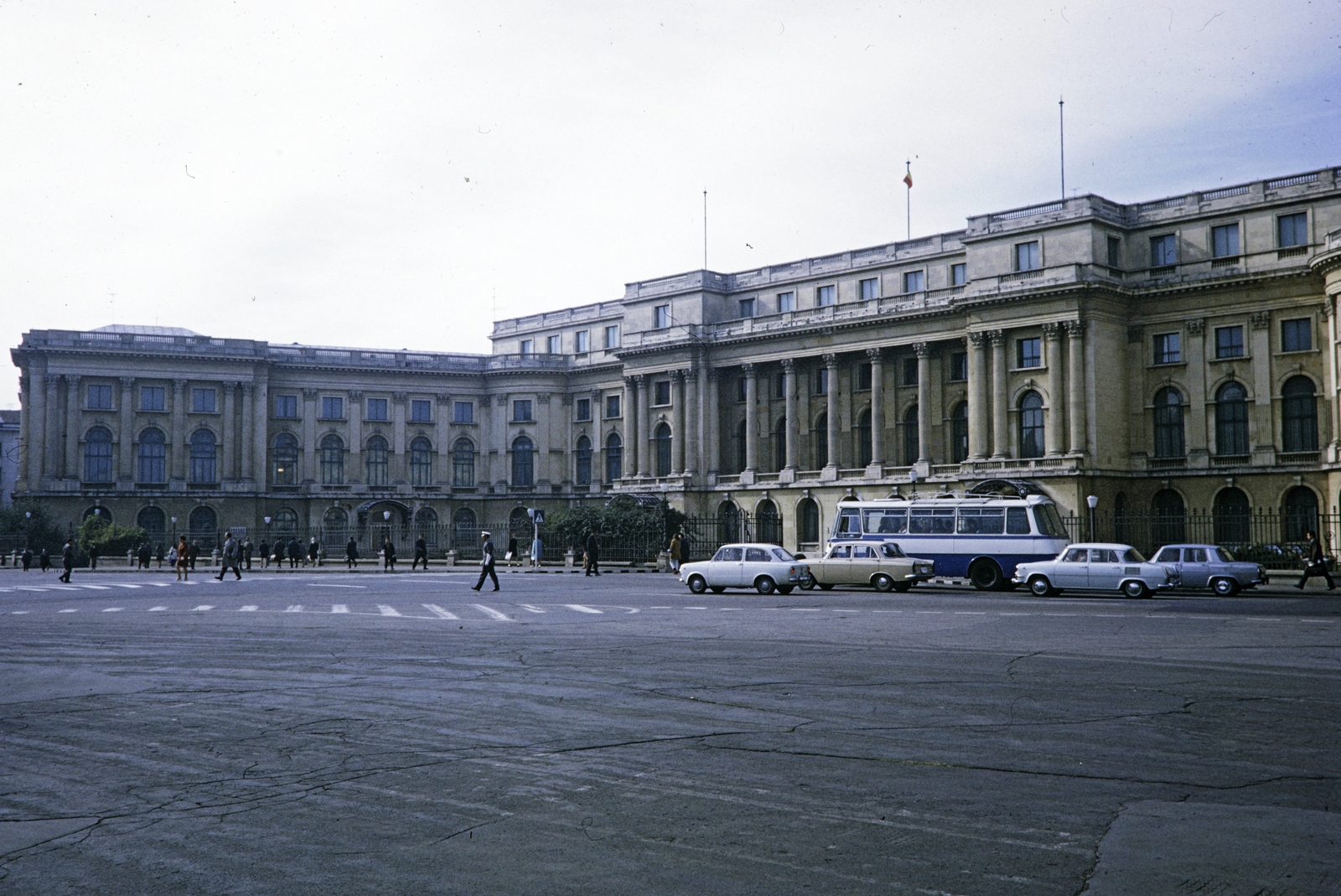 Romania, Bucharest, Calea Victoriei, Román Nemzeti Művészeti Múzeum (Muzeul National de Arta al Romaniei), az egykori királyi palota., 1970, UWM Libraries, Fortepan #260521