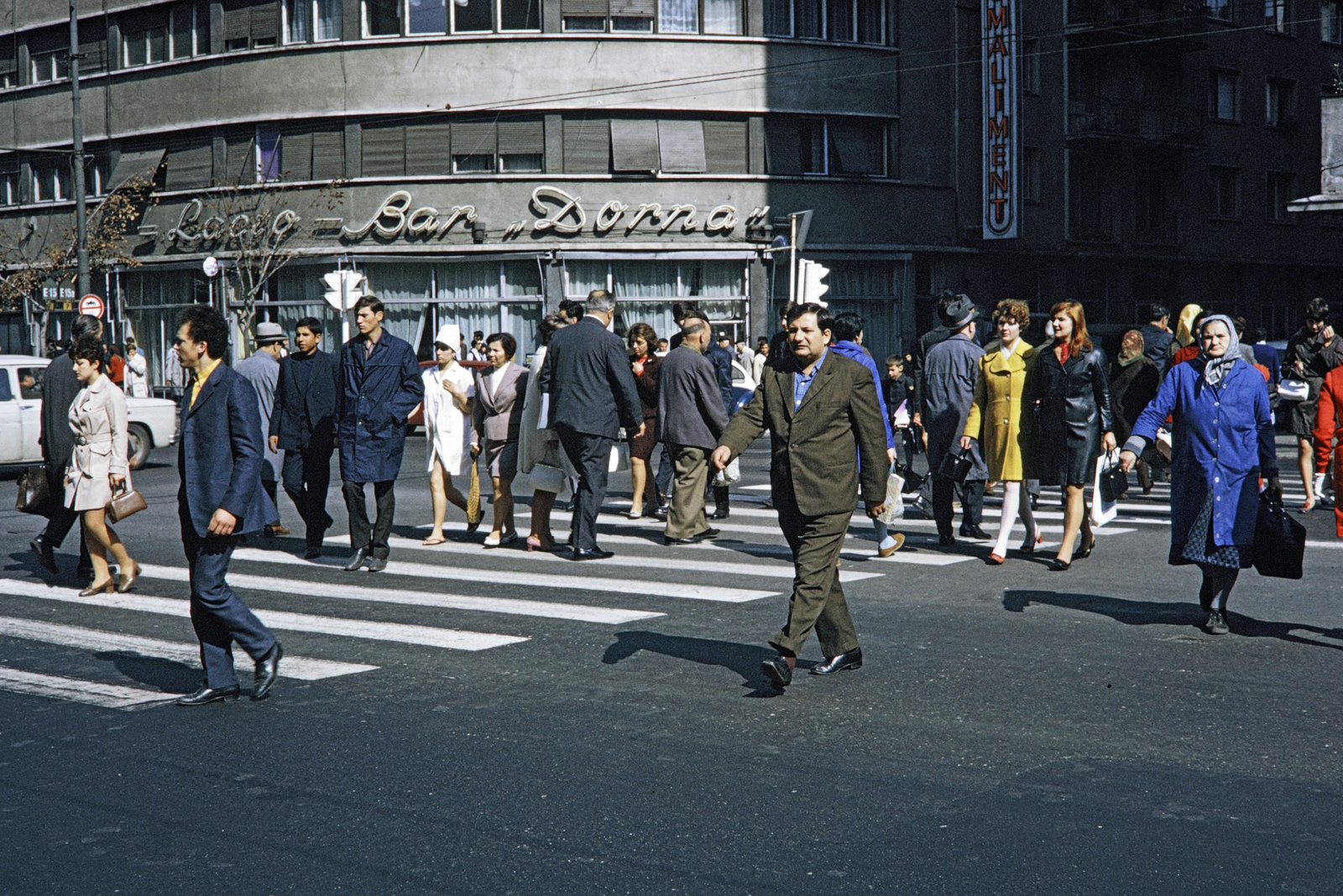 Románia, Bukarest, A Bulevardul General Gheorghe Magheru - Strada C. A. Rosetti sarok., 1970, UWM Libraries, Harrison Forman, gyalogátkelő, Fortepan #260554