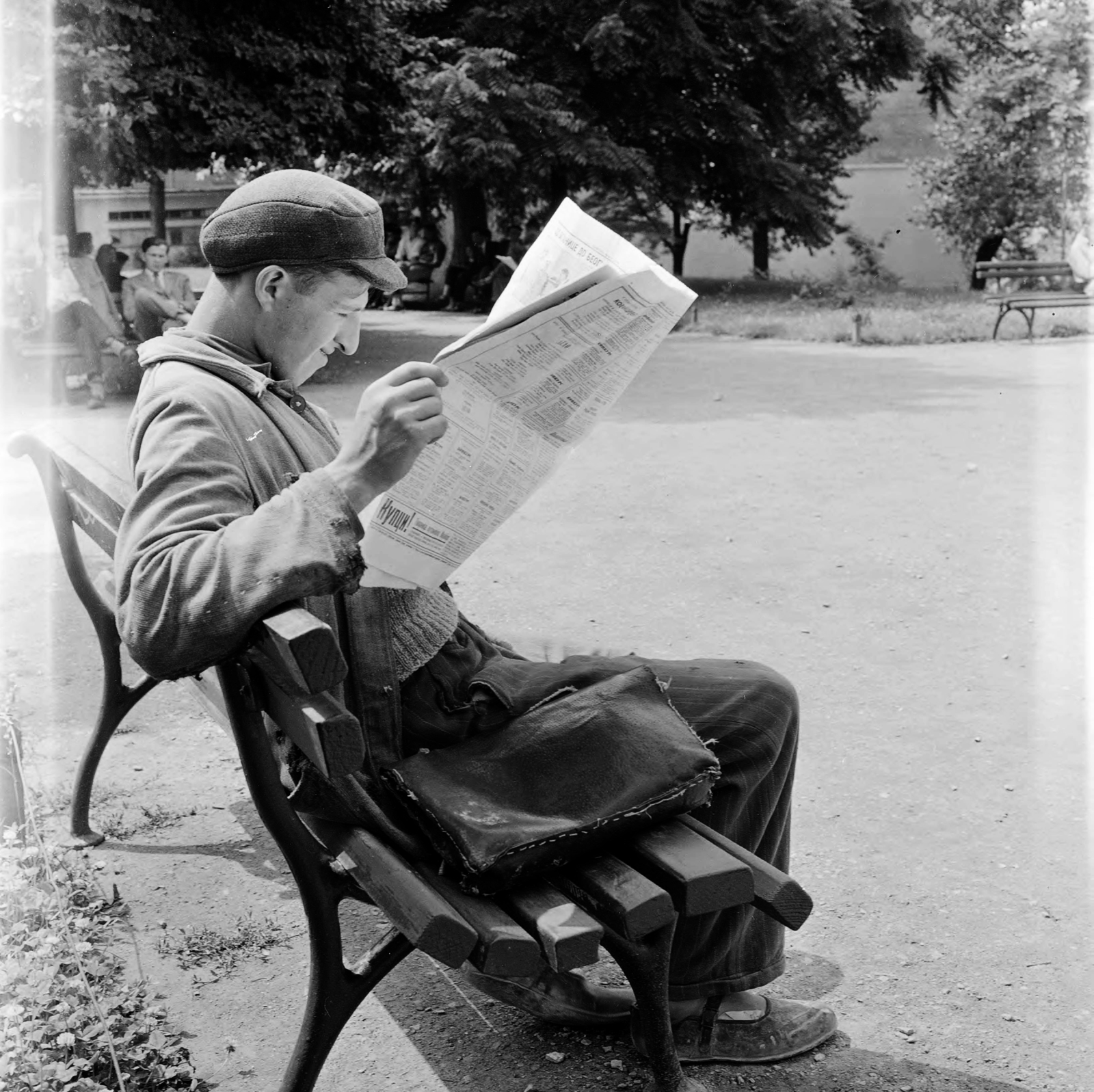 Serbia, Belgrade, 1955, UWM Libraries, Best of, bench, reading, newspaper, photo aspect ratio: square, Fortepan #260576