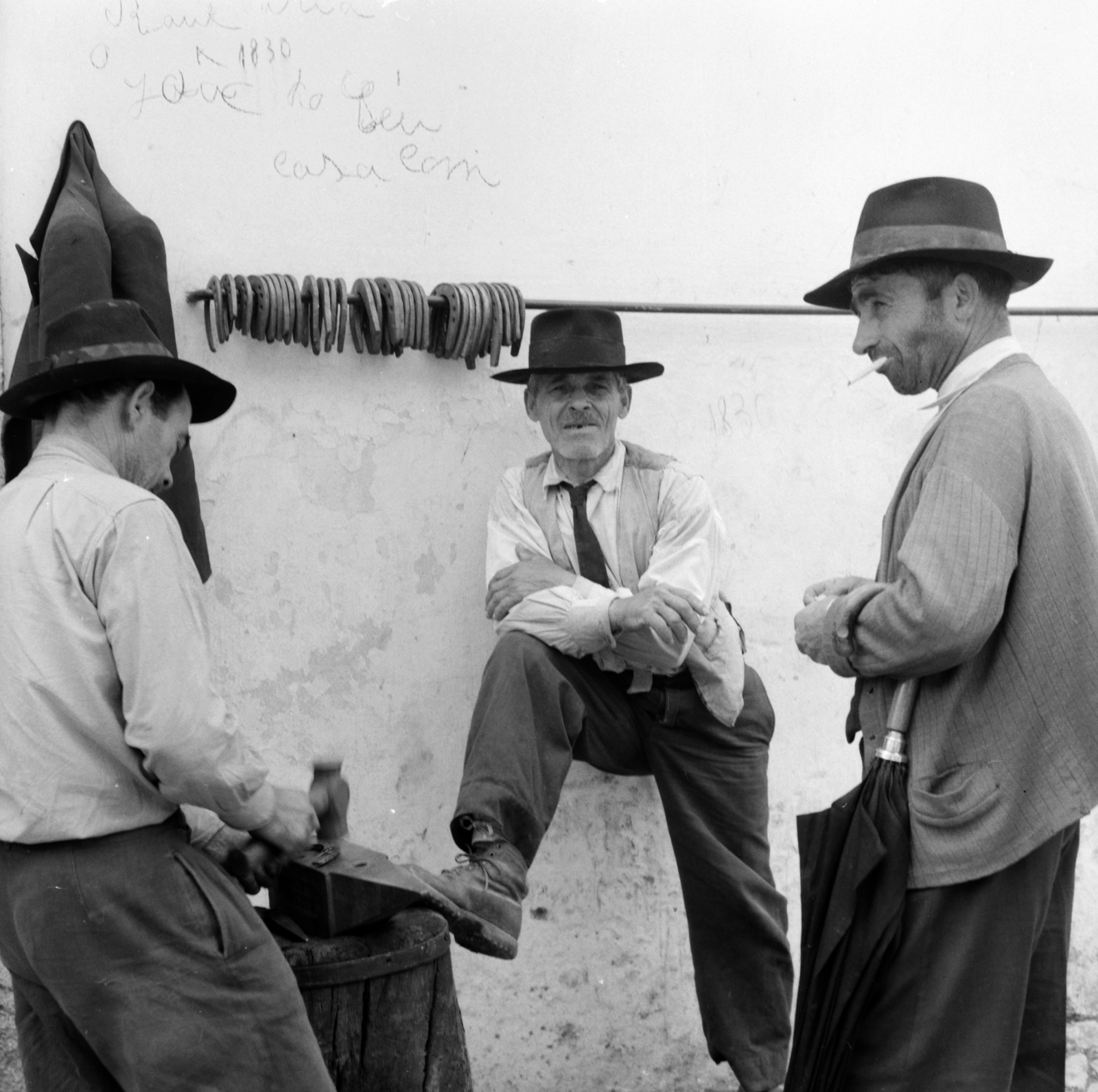 Portugal, 1959, UWM Libraries, Best of, men, smoking, hat, horseshoe, Fortepan #260603