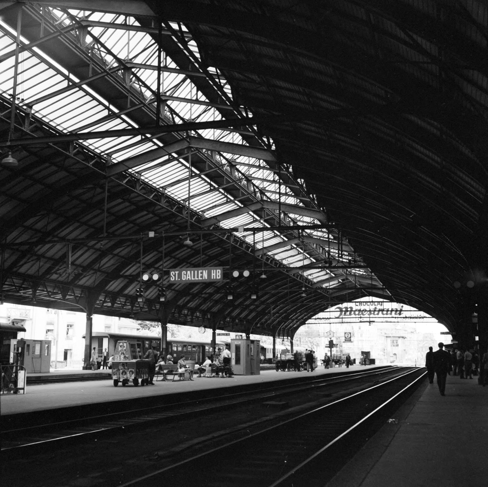 Switzerland, pályaudvar., 1958, UWM Libraries, photo aspect ratio: square, hall, Fortepan #260674