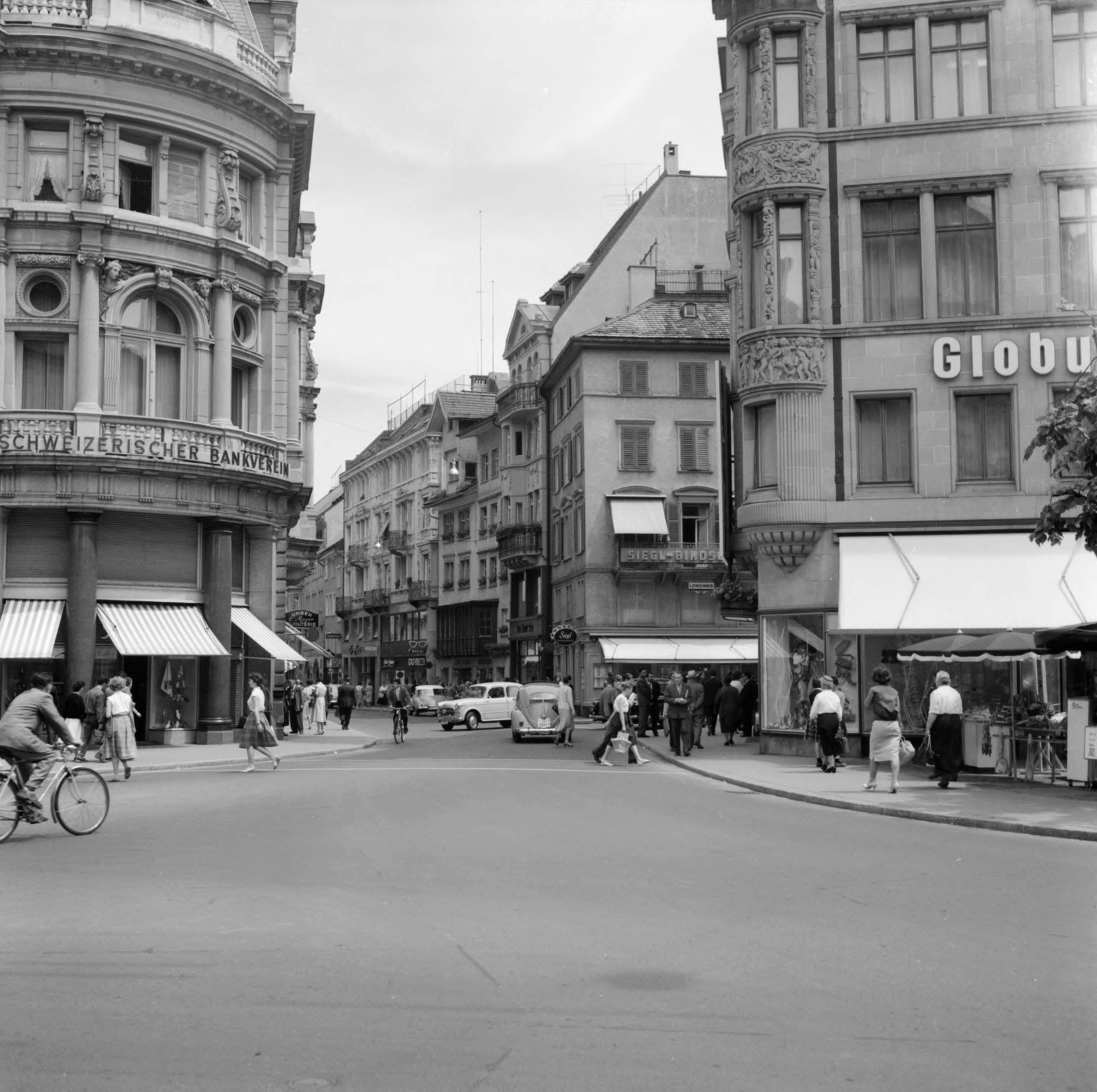 Svájc, Sankt Gallen, Oberer Graben, szemben a Multertor., 1958, UWM Libraries, Clarence Woodrow Sorensen, képarány: négyzetes, utcakép, kerékpár, Fortepan #260685