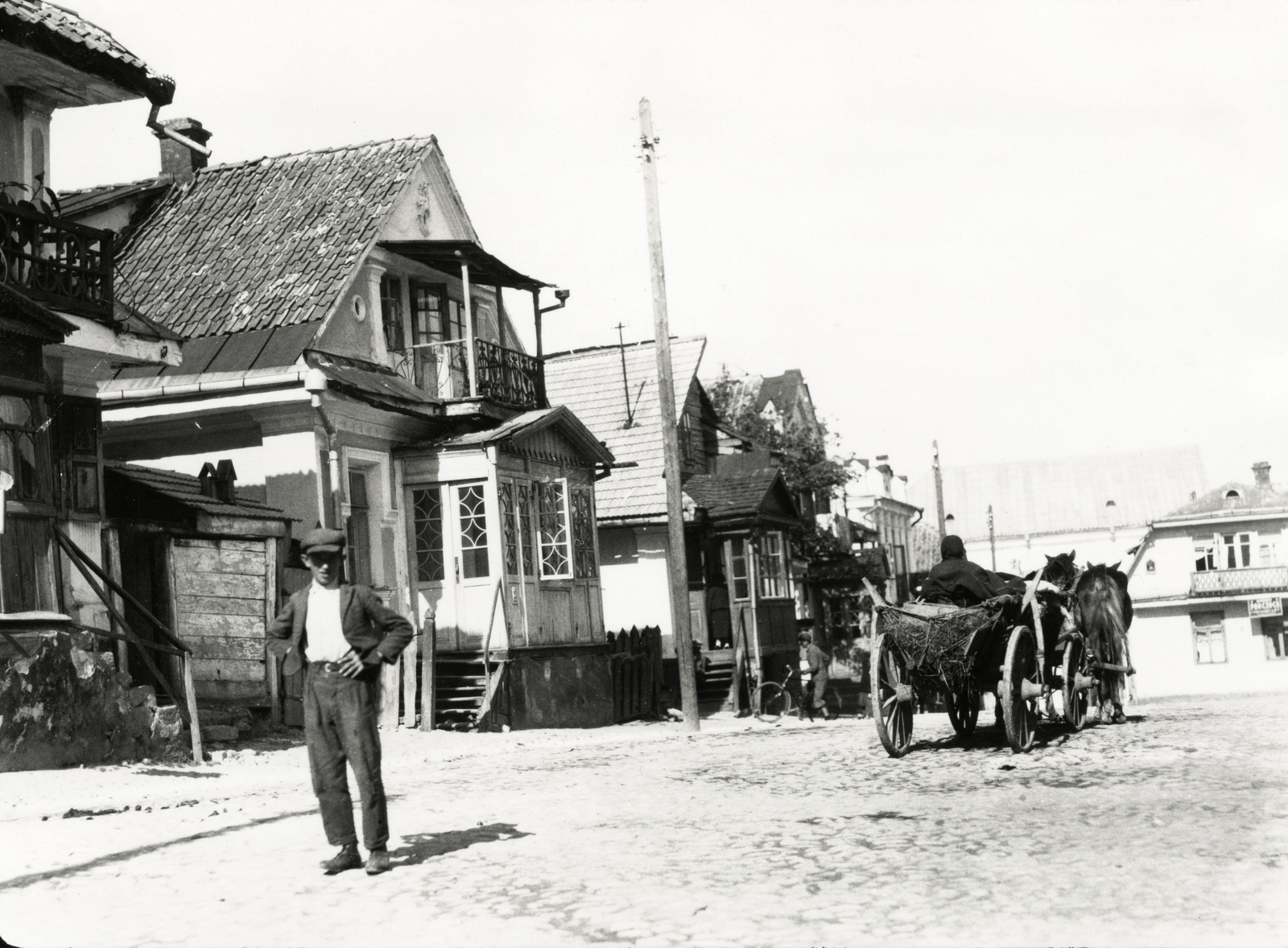 Ukraine, (ekkor Krzemieniec)., 1934, UWM Libraries, Horse-drawn carriage, farmhouse, akimbo, Fortepan #260703