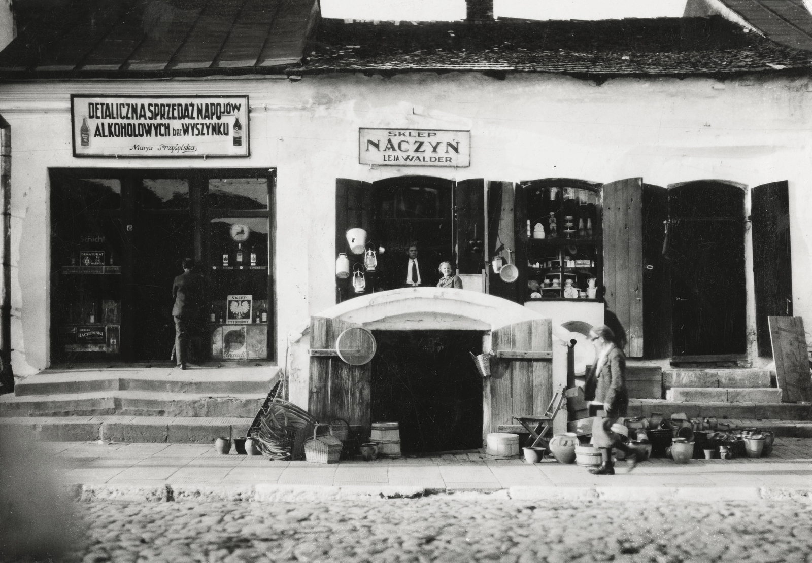 Ukraine, Dubno, szeszesitalt és lakáscikkeket árusító üzlet., 1934, UWM Libraries, convenience store, Fortepan #260715