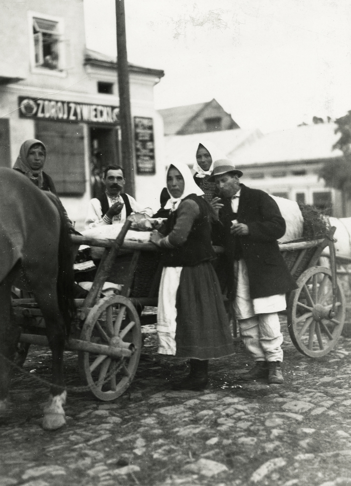 Ukraine, ruszinok (huculok) a piactéren., 1934, UWM Libraries, meal, chariot, Fortepan #260719