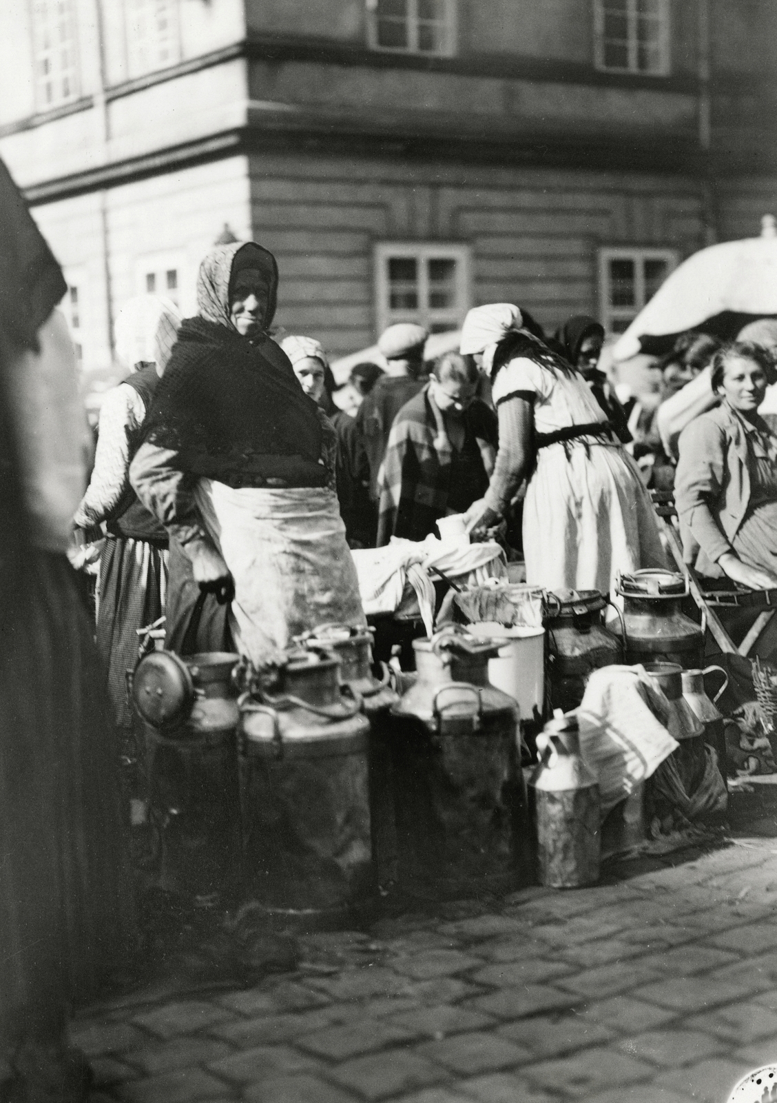 Ukrajna, Lviv, tejárus a piacon., 1934, UWM Libraries, Boyd Louise Arner, Fortepan #260754