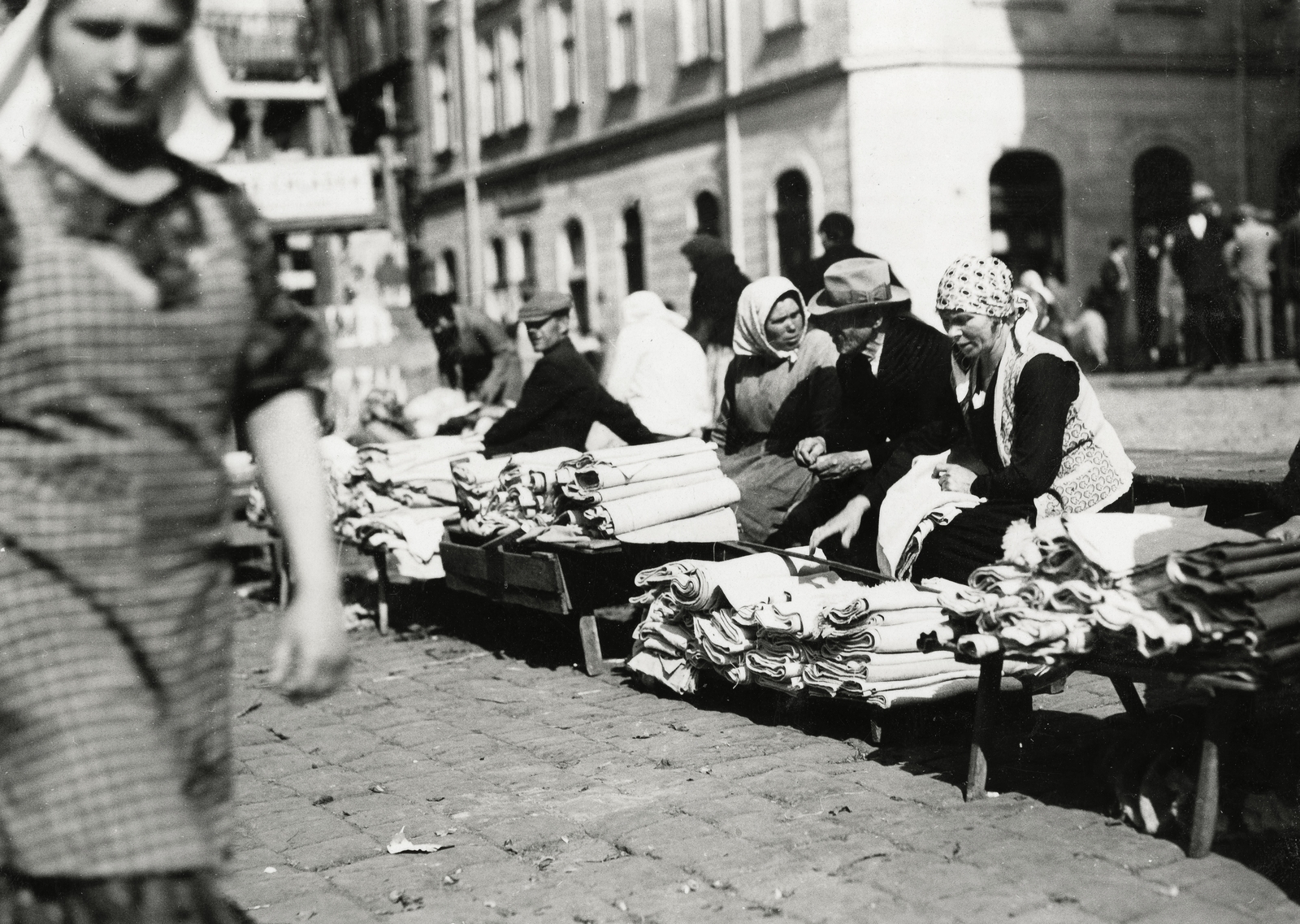 Ukraine, Lviv, textilárusok a piacon., 1934, UWM Libraries, seller, market, Fortepan #260781