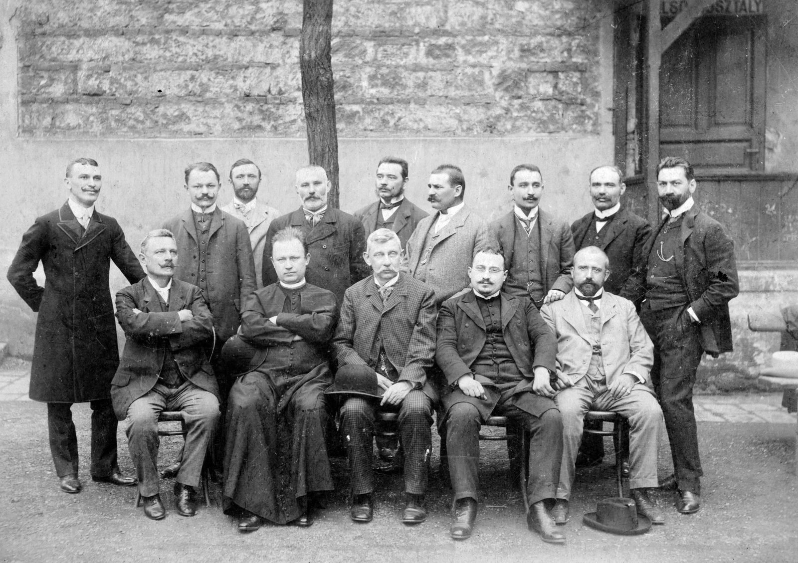 1906, Fortepan, yard, tableau, men, Fortepan #26082