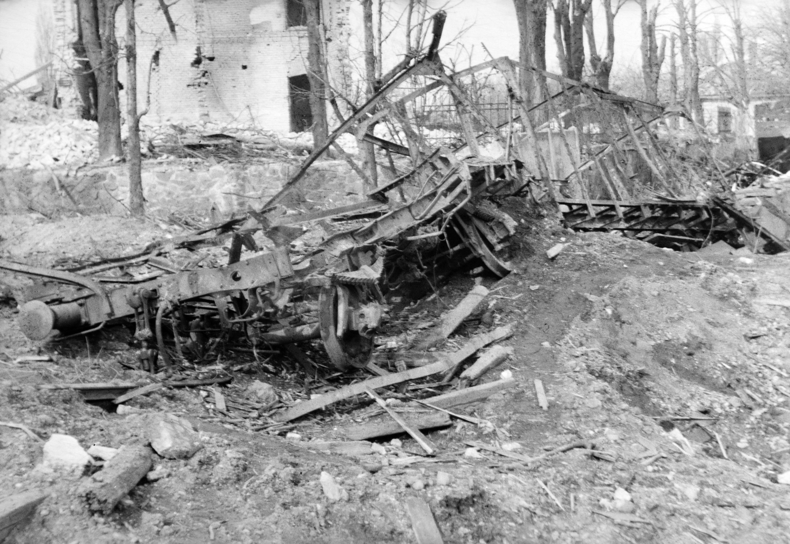 1945, Gyarmati Béla, járműroncs, Fortepan #260829