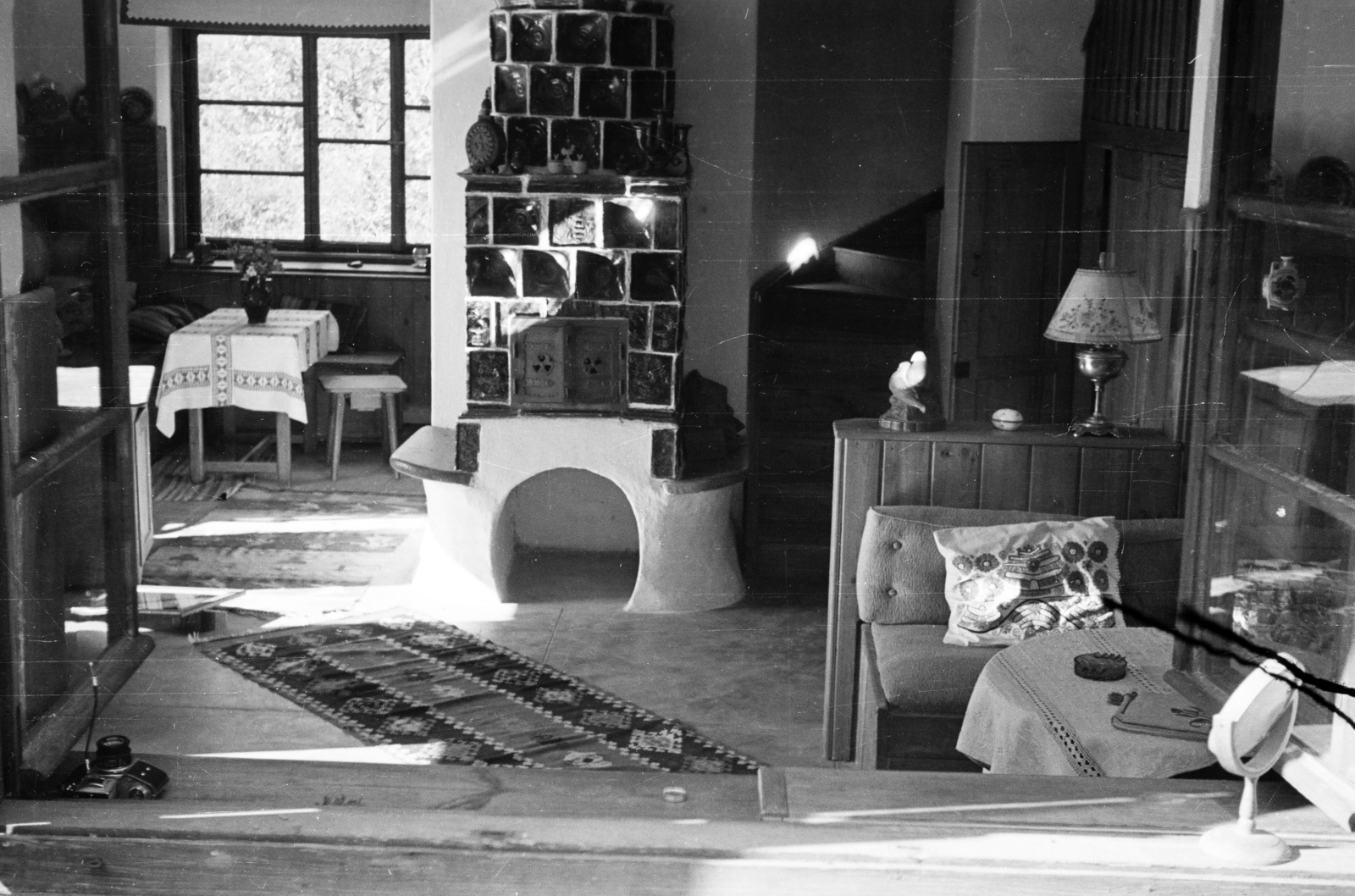 Hungary, Kővágóörs, Pálköve üdülőtelep., 1952, Gyarmati Béla, interior, resort, tile stove, window, cabinet, light, Fortepan #260839