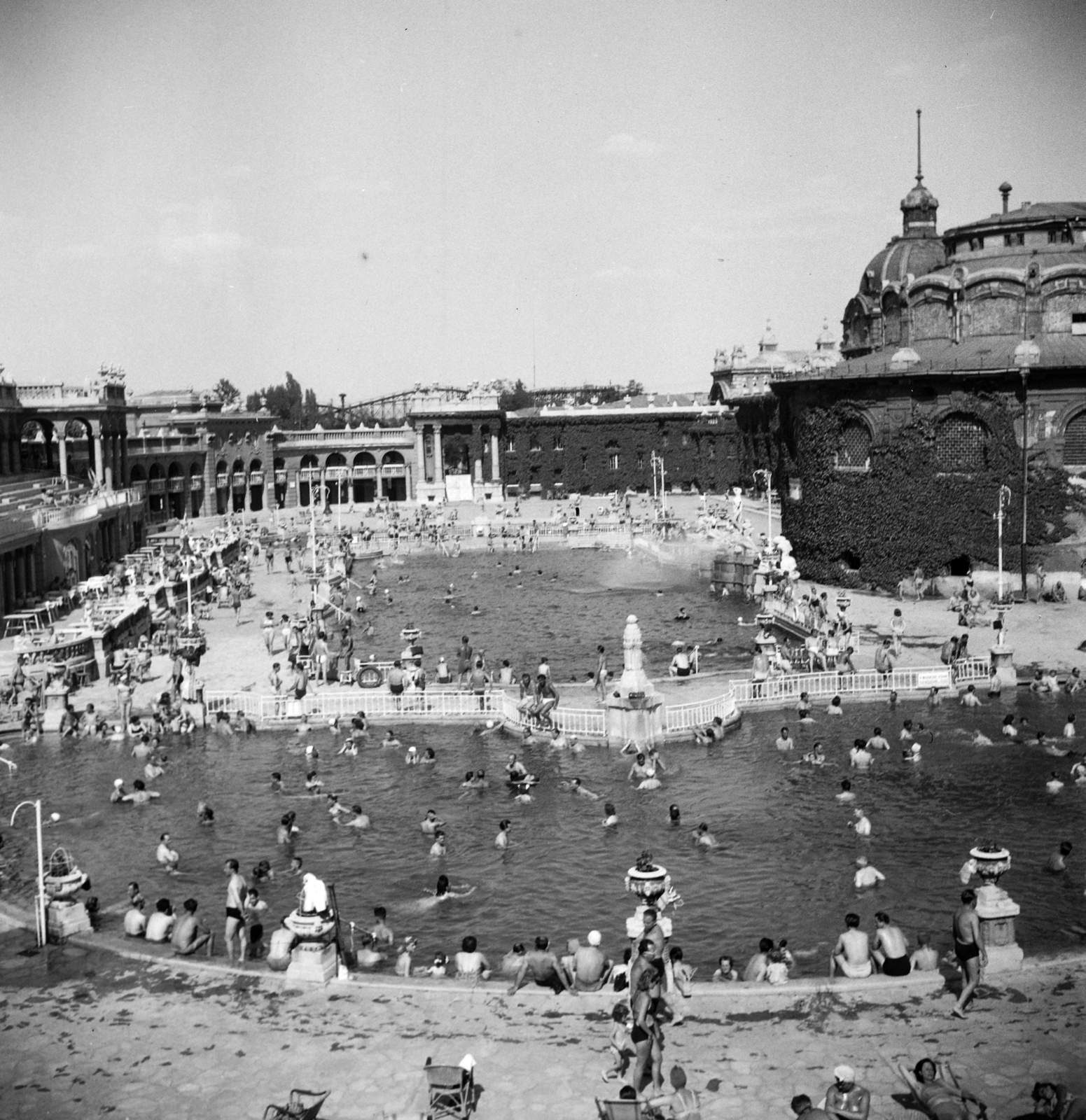 Magyarország, Városliget, Budapest XIV., Széchenyi fürdő., 1954, Faragó György, Budapest, strand, gyógyfürdő, Fortepan #260866