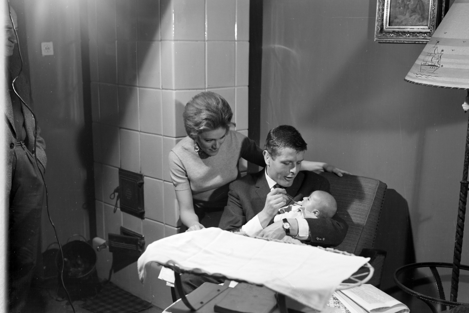 1960, Faragó György, Best of, kid, tile stove, baby scales, Fortepan #260909