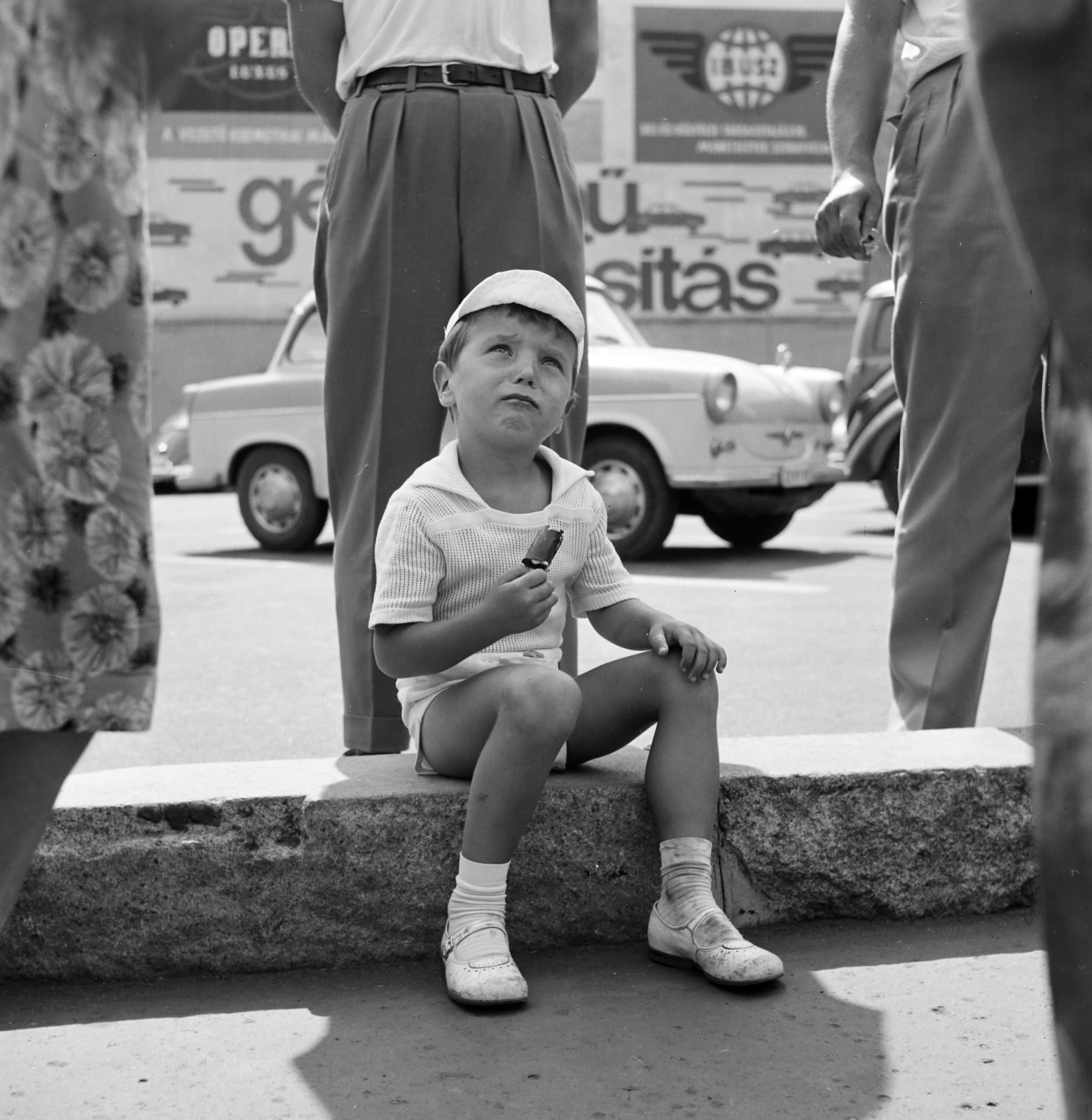 Magyarország, Budapest V., Vörösmarty tér, parkoló a Vigadó hátoldalánál., 1964, Faragó György, Best of, Trabant 600, jégkrém, Budapest, Fortepan #260939