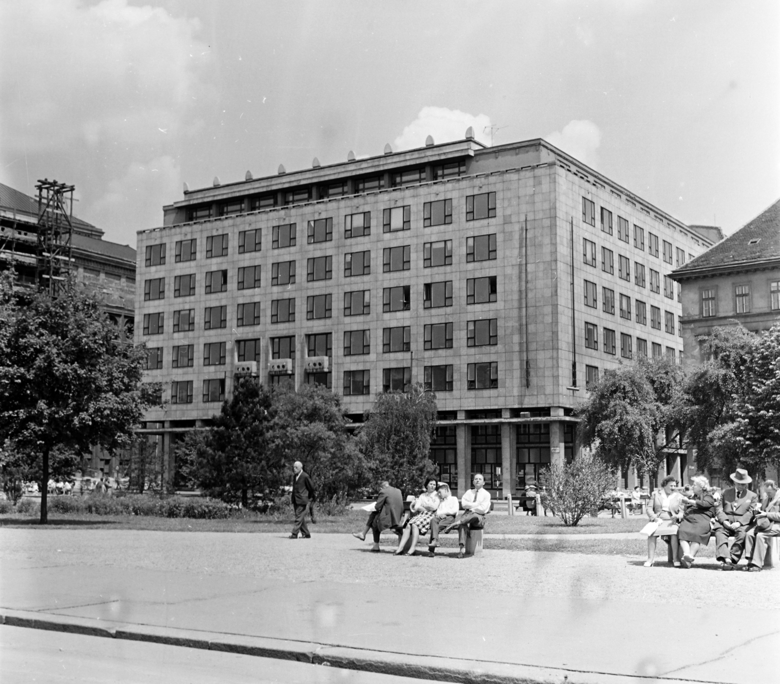 Magyarország, Budapest V., Vigadó tér, szemben az UVATERV-MÉLYÉPTERV székház., 1964, Faragó György, Budapest, Fortepan #260958