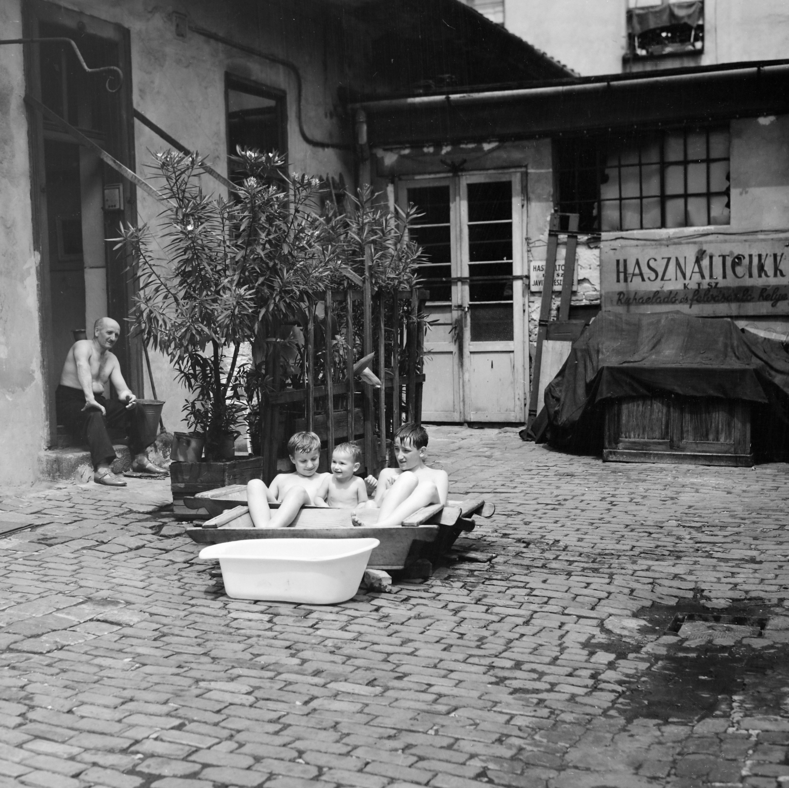 1962, Faragó György, splashing, tub, bathtub, Fortepan #260974