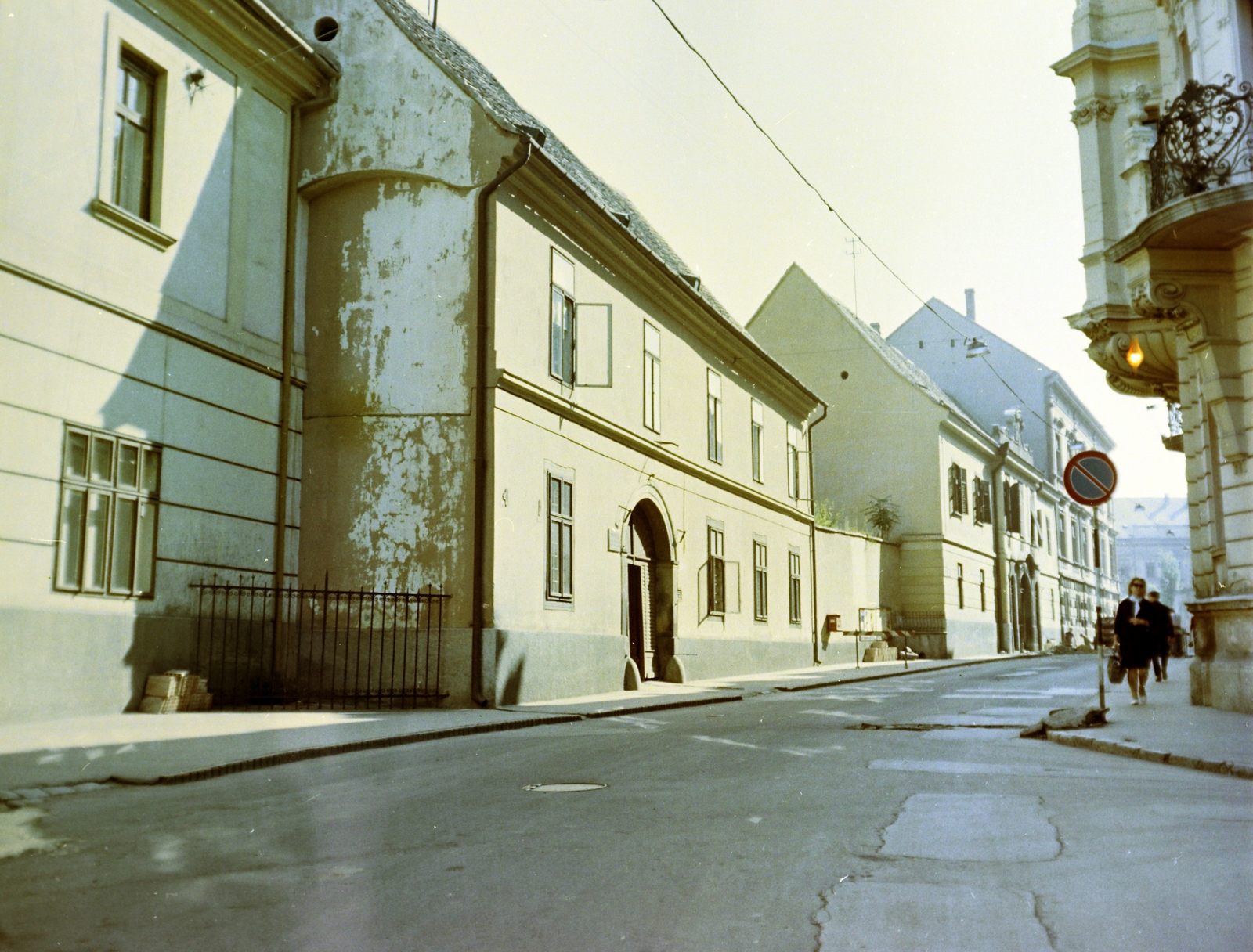 Hungary, Pécs, Janus Pannonius utca a Vörösmarty (Székesfehérvár) utca felől a Széchenyi tér felé nézve., 1965, Faragó György, street view, colorful, Fortepan #260981