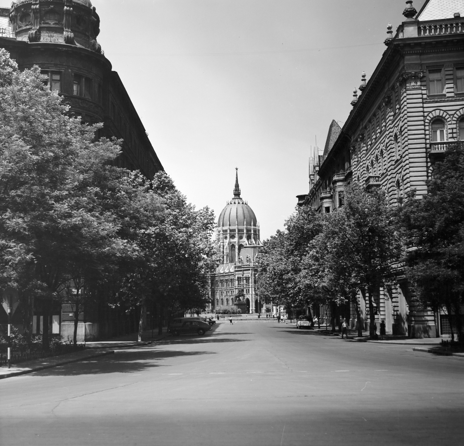 Magyarország, Budapest V., Szabadság tér, szemben a Vécsey utca és a Parlament., 1970, Faragó György, Budapest, Fortepan #260990