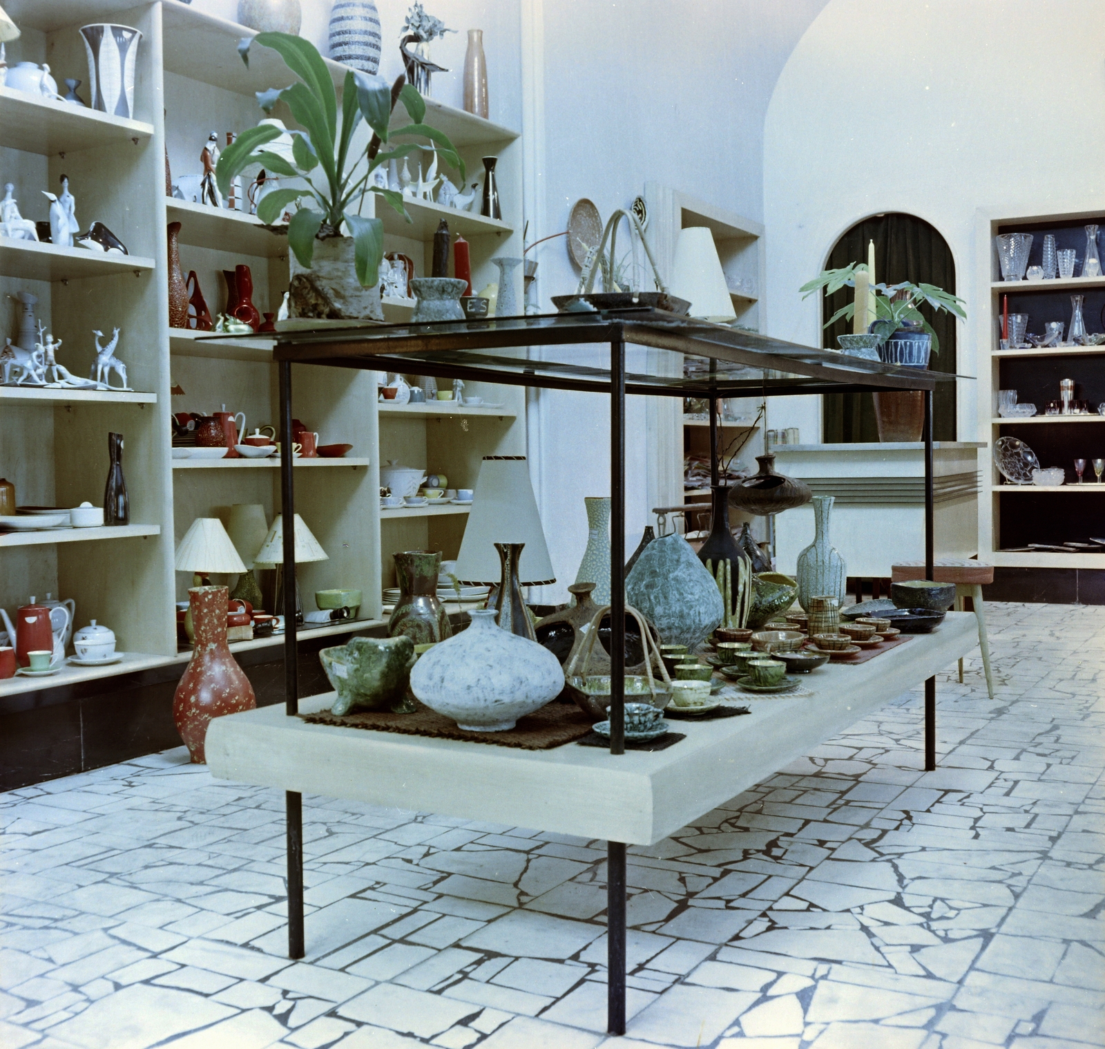 1965, Faragó György, shop interior, colorful, ceramics, Fortepan #261048