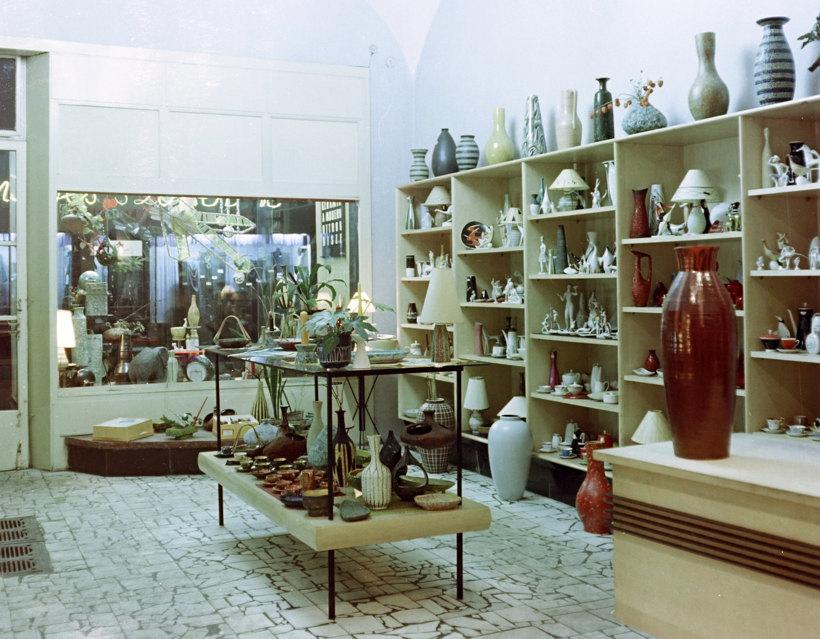 1965, Faragó György, shop interior, colorful, ceramics, Fortepan #261050