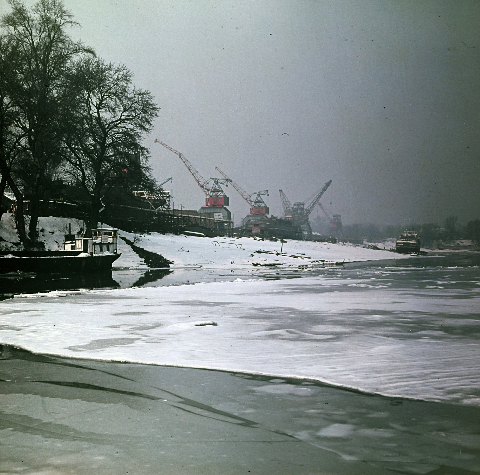Hungary, Óbuda, Budapest III., Óbudai Hajógyár, Hajógyári-öböl., 1967, Faragó György, colorful, Budapest, Fortepan #261066
