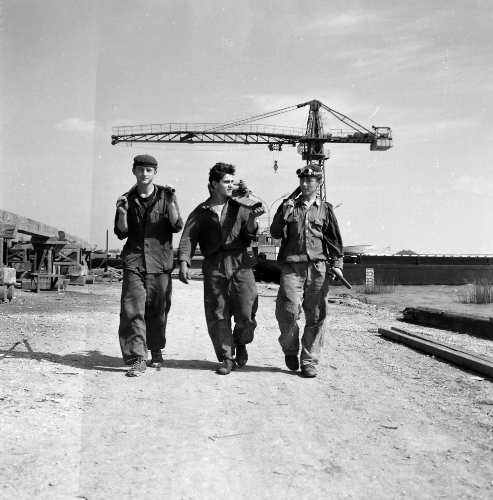 1967, Faragó György, crane, worker, three people, Fortepan #261068