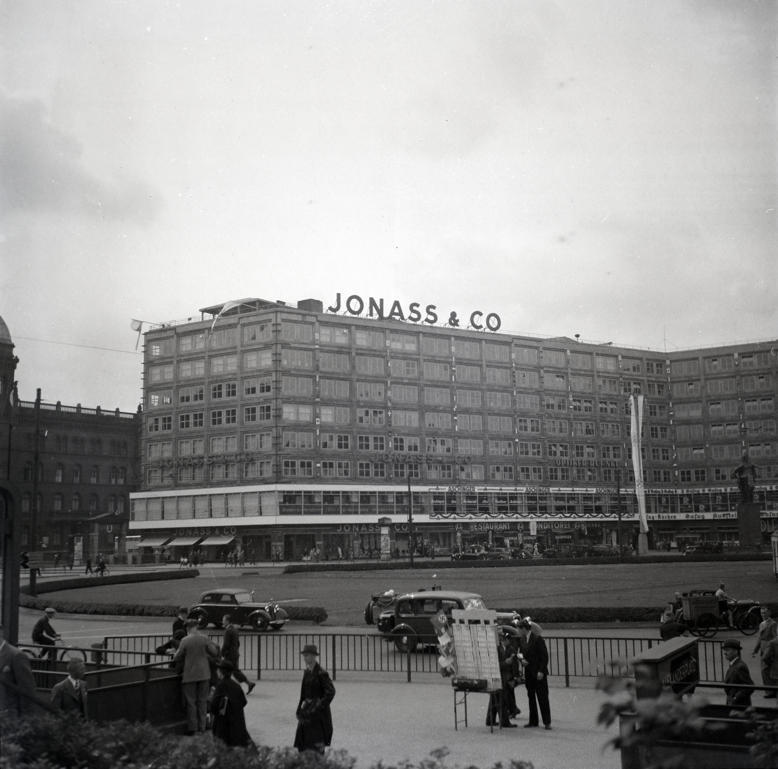 Németország, Berlin, Alexanderplatz, Alexanderhaus., 1936, Lőrincze Judit, reklám, modern építészet, Jonass, Peter Behrens-terv, kerékpár, Fortepan #26110