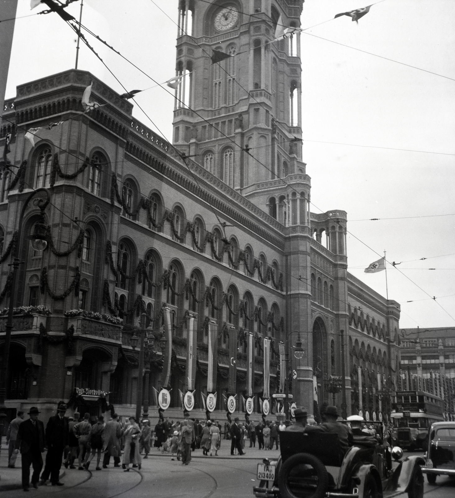Germany, Berlin, Rotes Rathaus (Városháza)., 1936, Lőrincze Judit, bus, swastica, Renaissance Revival, public building, automobile, church clock, Hermann Friedrich Waesemann-design, Fortepan #26112