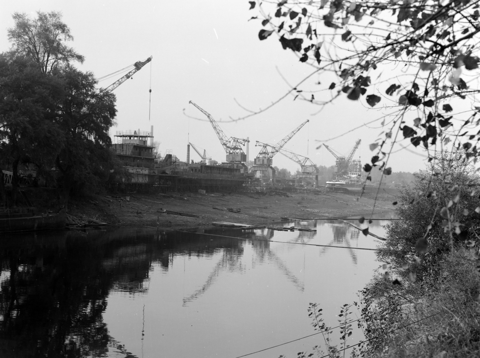 Hungary, Óbuda, Budapest III., Óbudai Hajógyár, Hajógyári-öböl., 1967, Faragó György, crane, Budapest, Fortepan #261130