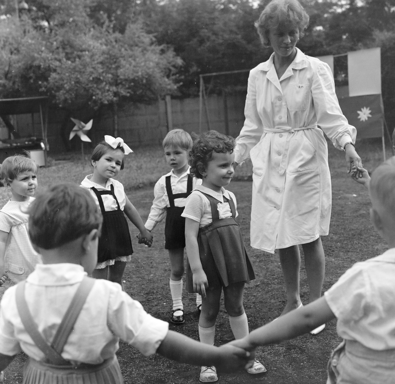 1965, Faragó György, nursery, hold hands, Fortepan #261143