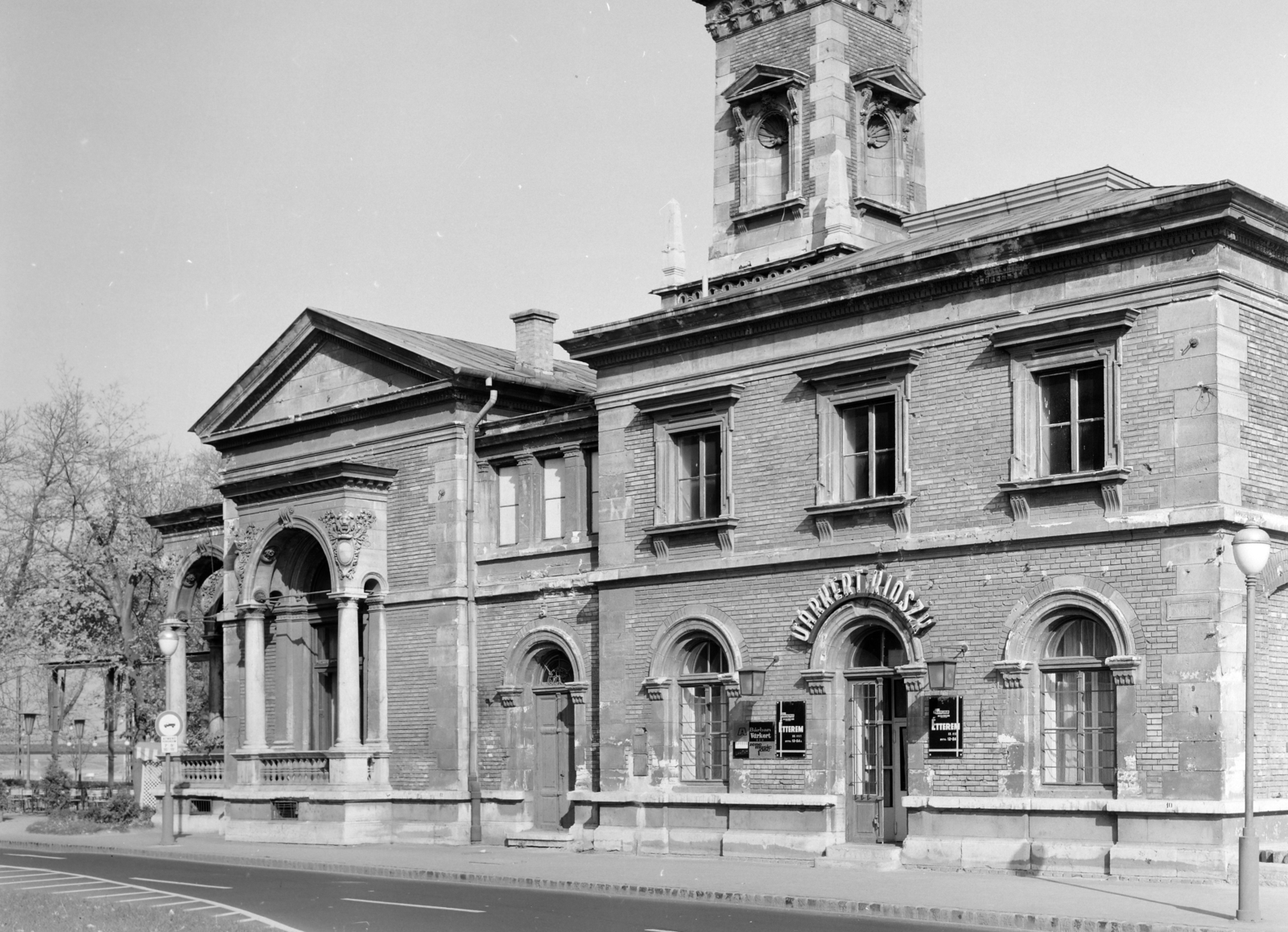 Hungary, Budapest I., Ybl Miklós tér, Várkert Kioszk., 1970, Faragó György, Budapest, Fortepan #261187