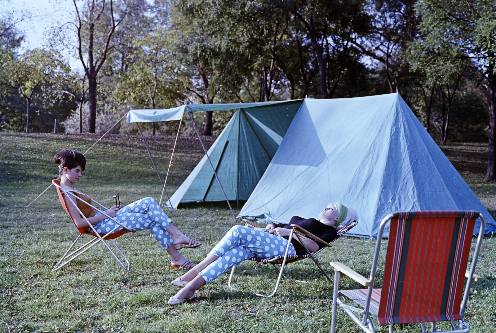 1968, Faragó György, tent, camping, camping furniture, colorful, dotted dress, Fortepan #261231