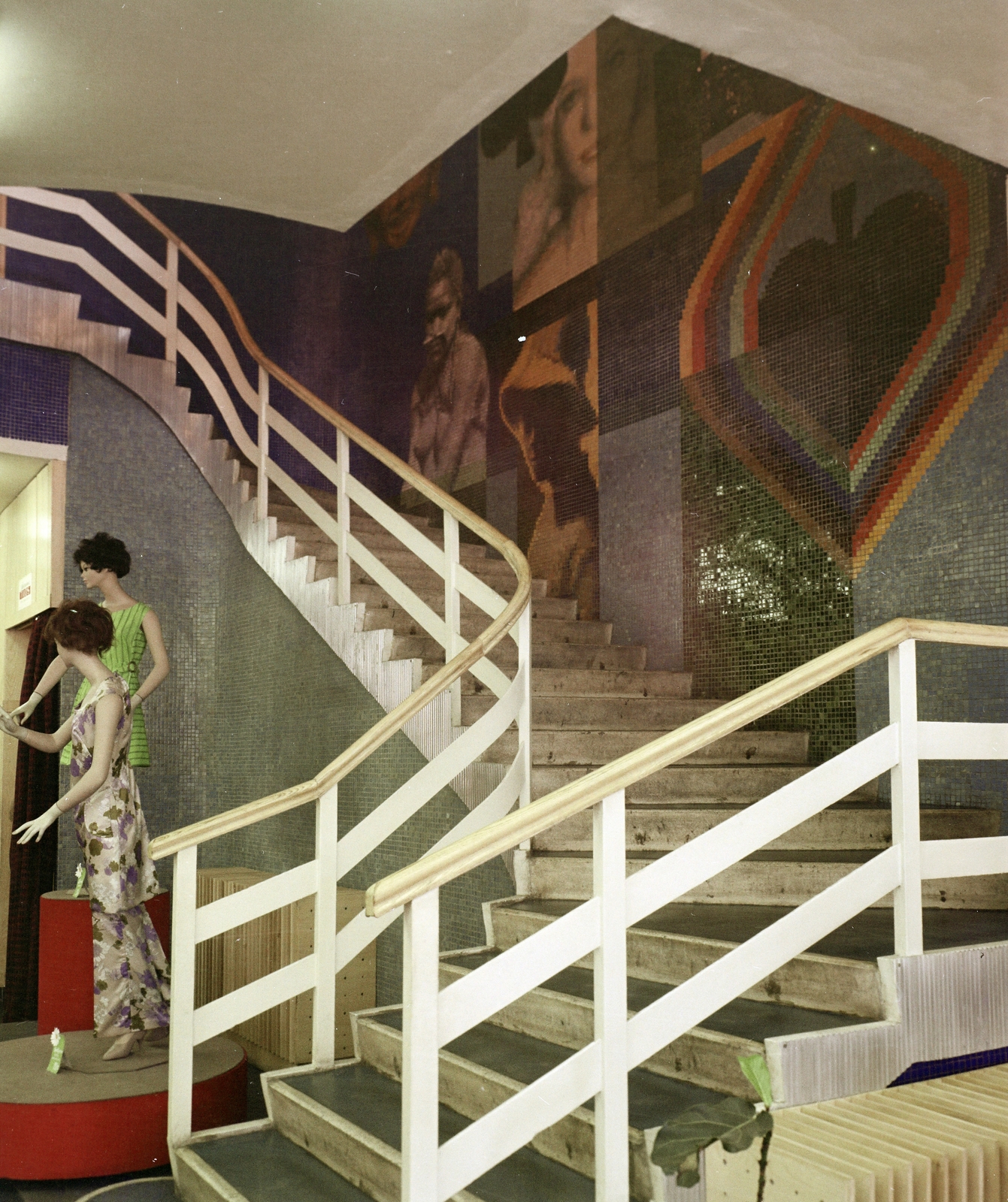 Hungary, Budapest V., Ferenciek tere (Felszabadulás tér) 11., Modellház. A lépcső oldalfalán Erdély Miklós képzőművész fotómozaikja (1973)., 1974, Faragó György, Budapest, colorful, Fortepan #261300
