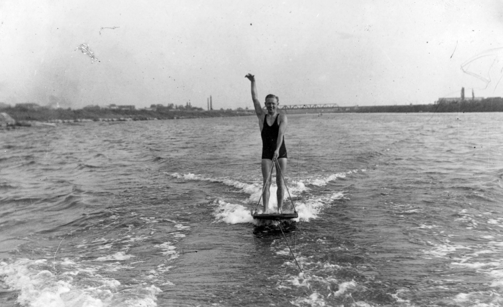 Hungary, Budapest XX.,Budapest XXI., Ráckevei (Soroksári)-Duna, háttérben a Gubacsi híd., 1933, Fortepan, water ski, Budapest, Fortepan #26140