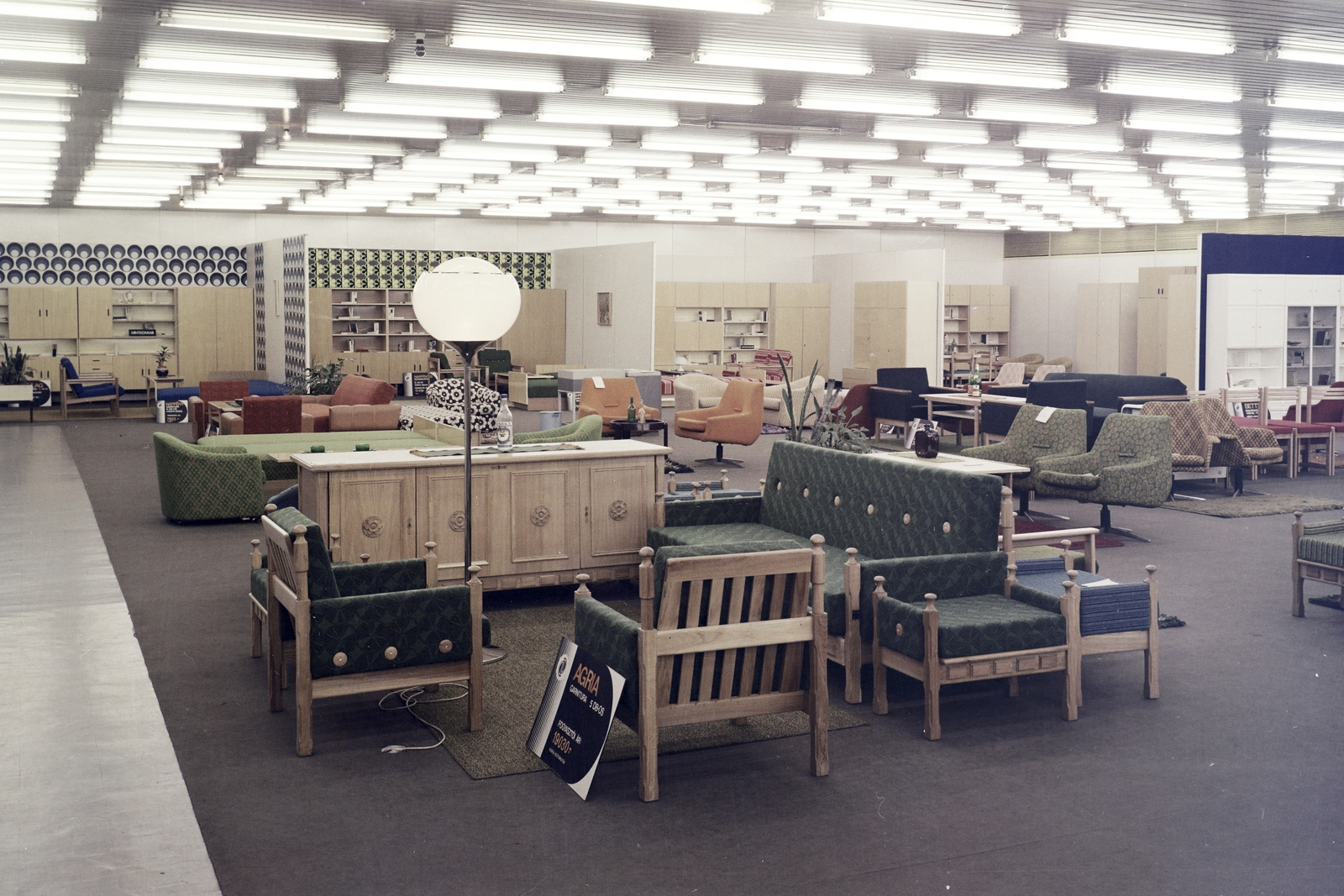Magyarország, Budapest XIII., Róbert Károly körút 67., Domus Áruház., 1975, Faragó György, Budapest, színes, Fortepan #261403
