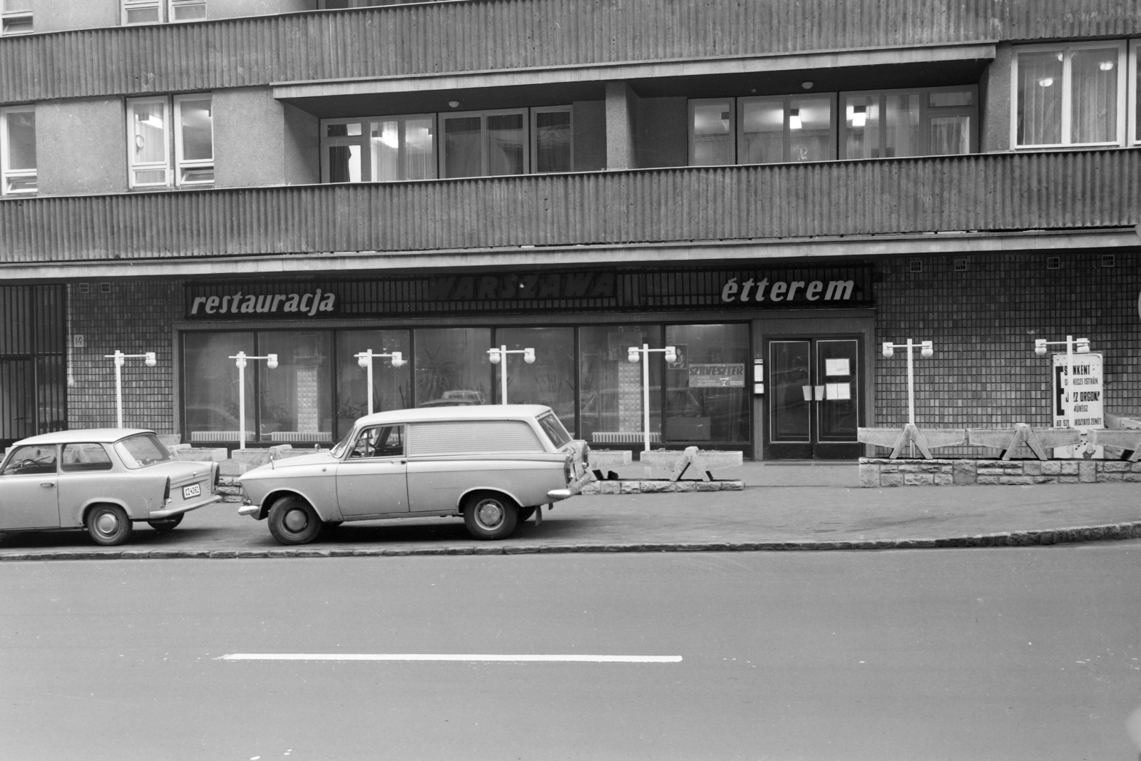 Magyarország, Budapest I., Attila út 14., Warszawa étterem., 1975, Faragó György, Trabant 601, Budapest, Moszkvics 433/434, Fortepan #261409