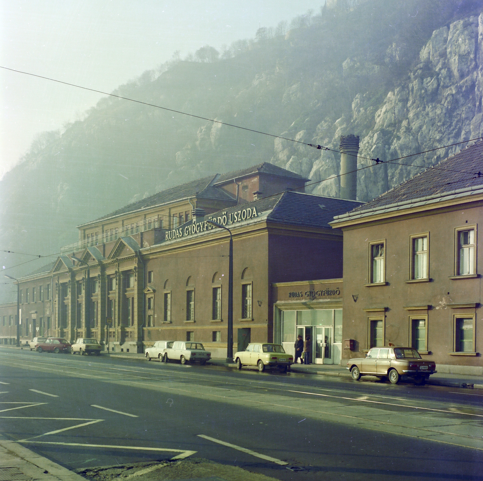 Magyarország, Budapest I., Szent Gellért rakpart, Rudas fürdő., 1979, Faragó György, Budapest, színes, parkoló, Wartburg 353, Fortepan #261454