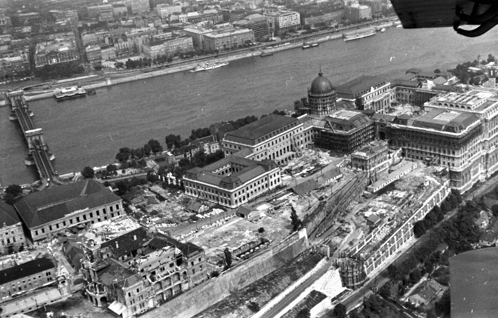 Hungary, Budapest I., légifotó a Budavári Palotáról (korábban Királyi Palota)., 1963, MHSZ, aerial photo, Danube, Budapest, suspension bridge, William Tierney Clark-design, Fortepan #26150