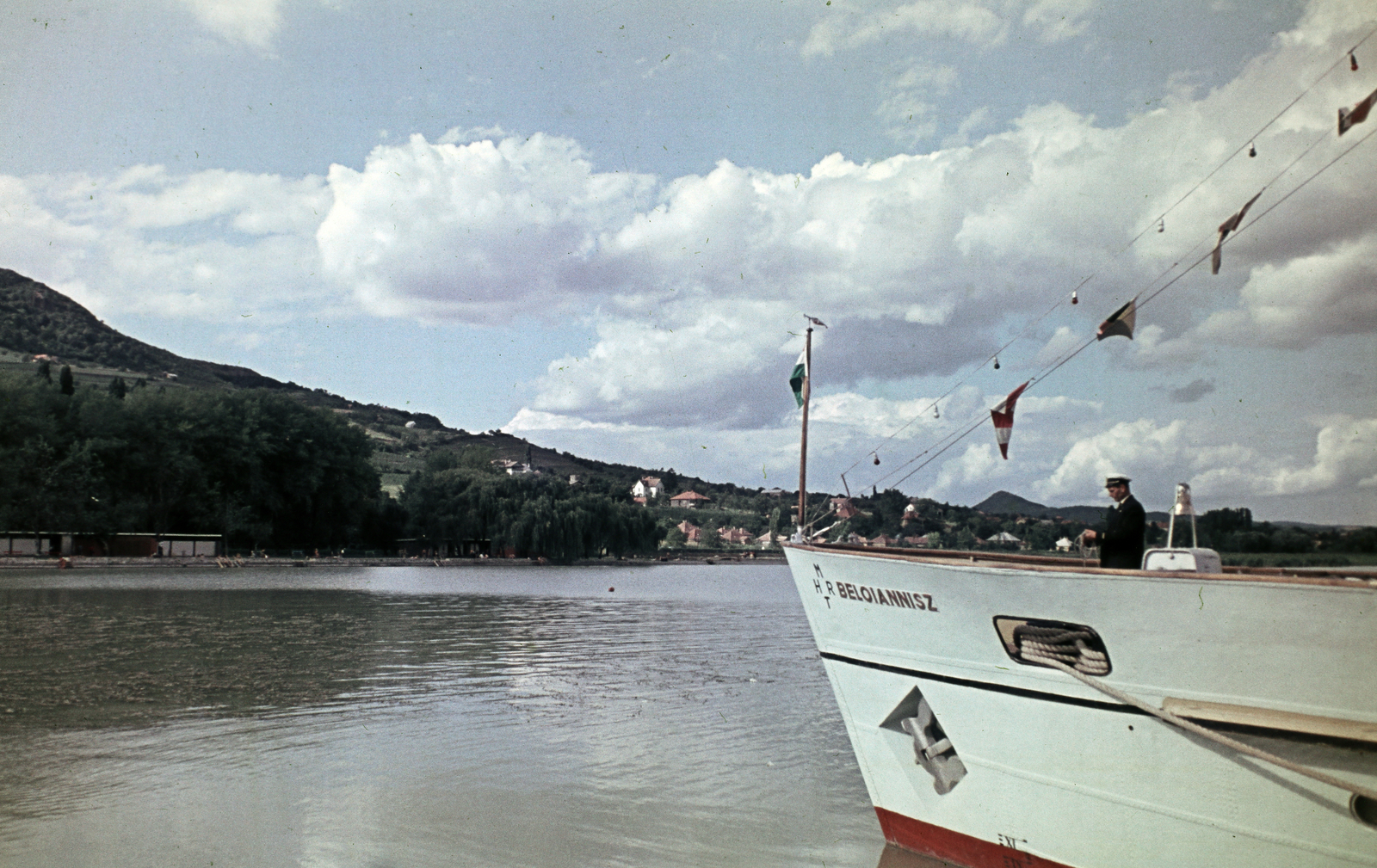 Magyarország,Balaton, Badacsony, a Beloiannisz személyhajó a kikötőben., 1955, Faragó György, hajóskapitány, hajó, színes, Fortepan #261513
