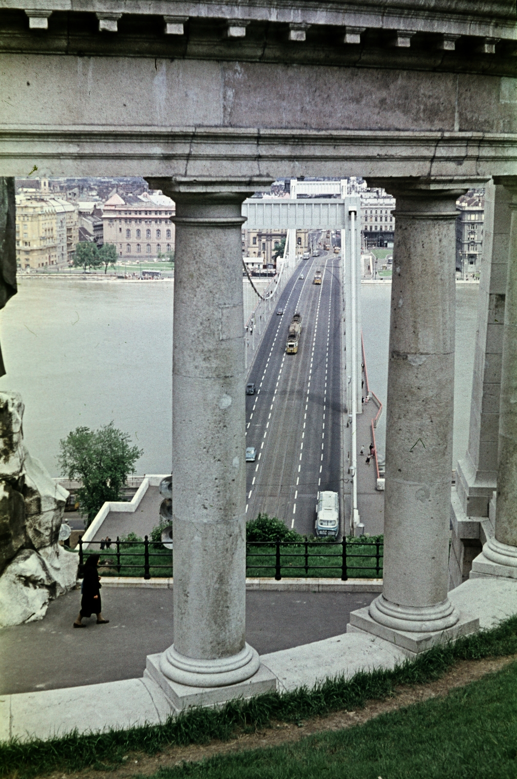 Hungary, Budapest I.,Budapest V., kilátás a Szent Gellért-emlékműtől az Erzsébet híd felé., 1965, Faragó György, bridge, tram, colorful, pillar, Budapest, Fortepan #261519