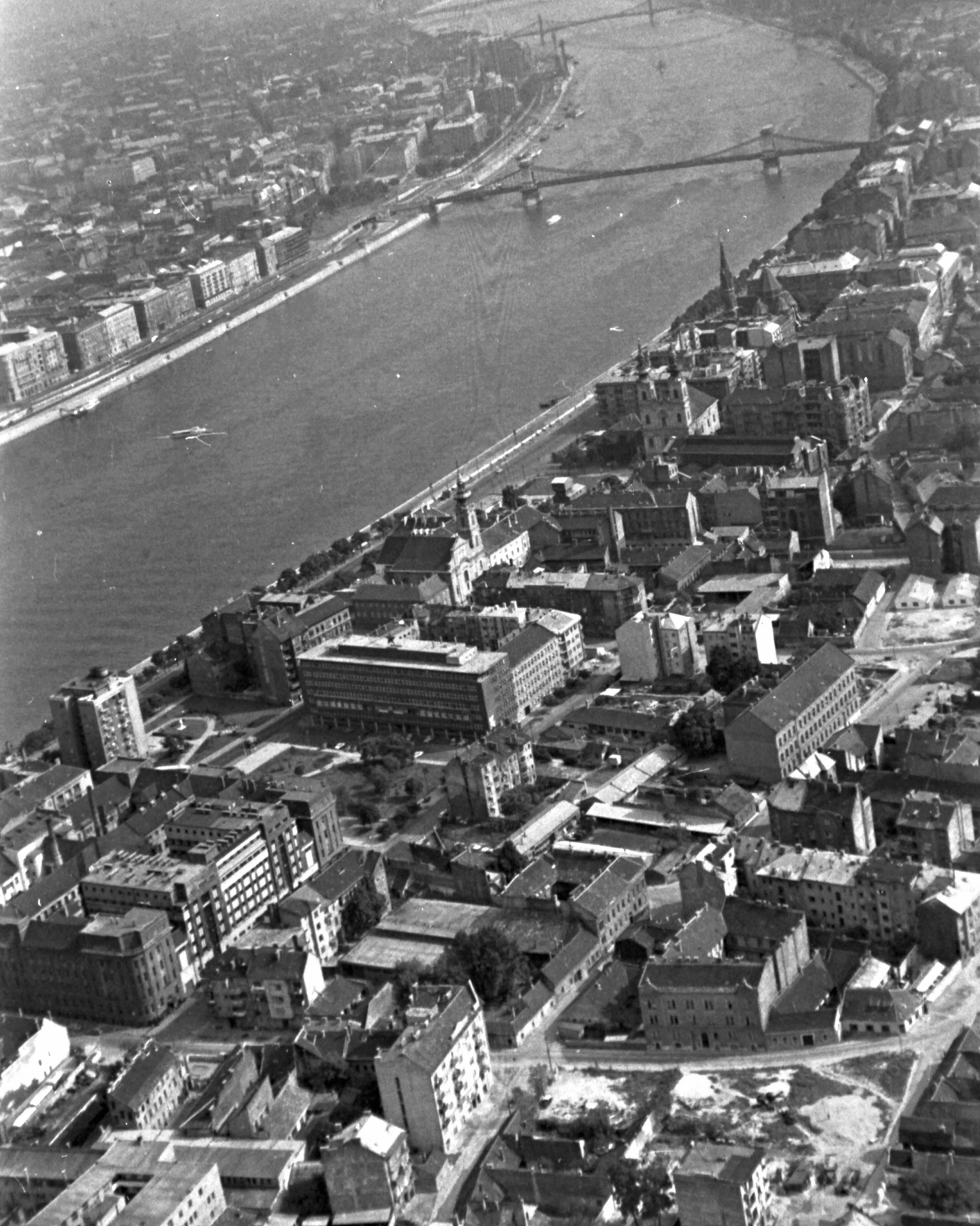 Magyarország, Budapest, légifotó a Vízivárosról. Középen a kéttornyú Szent Anna-templom a Batthyány téren., 1963, MHSZ, légi felvétel, Fortepan #26156