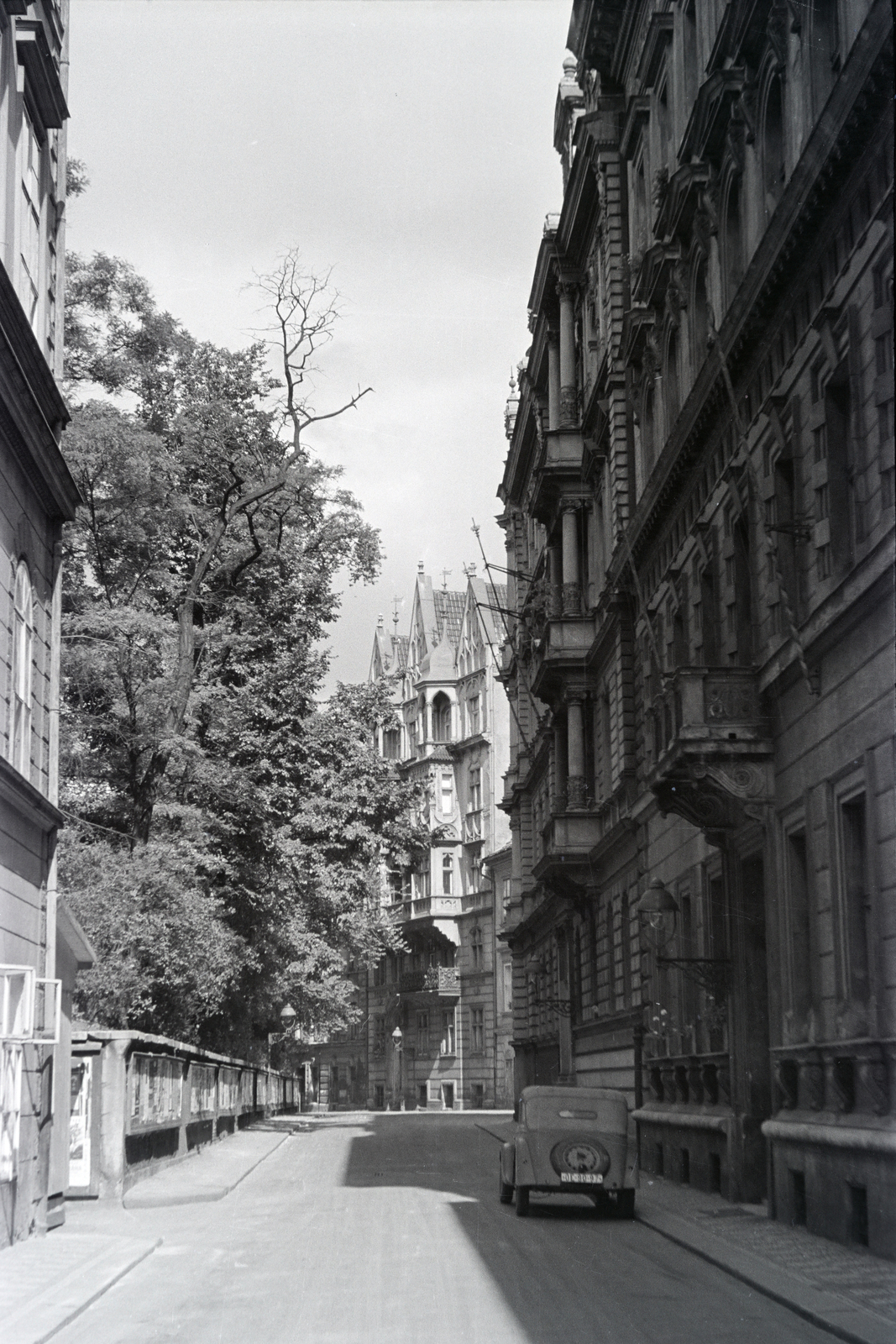 Czech Republik, Prague, Divadelní ulice, szemben jobbra a Konviktská ulice torkolata., 1956, Faragó György, street view, number plate, Czechoslovakia, Fortepan #261579