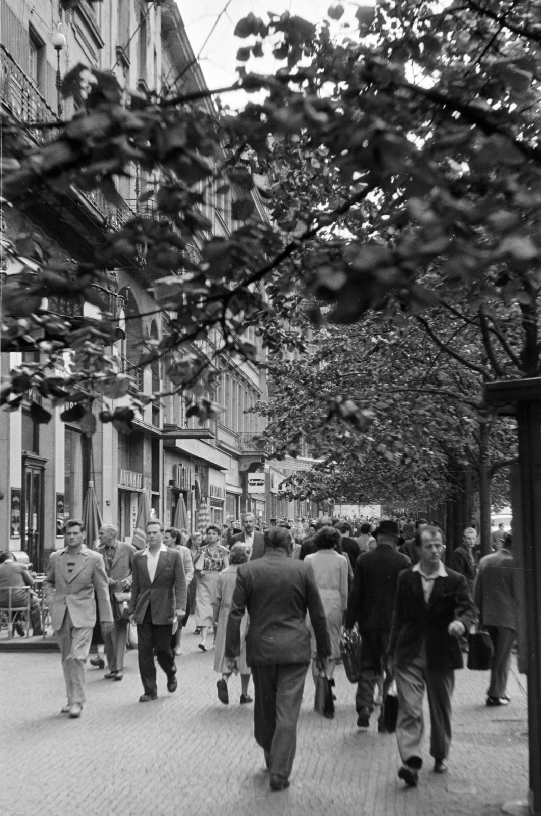 Czech Republik, Prague, Vencel tér (Václavské námestí)., 1956, Faragó György, pedestrian, Czechoslovakia, Fortepan #261585