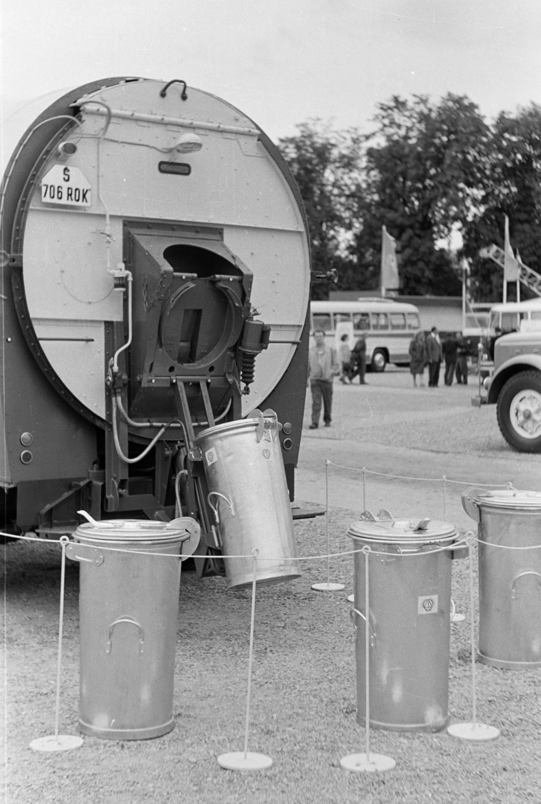 Czech Republik, Brno, Vásárváros, Brnói Nemzetközi Vásár., 1956, Faragó György, Skoda-brand, garbage truck, dustbin, Czechoslovakia, Fortepan #261649