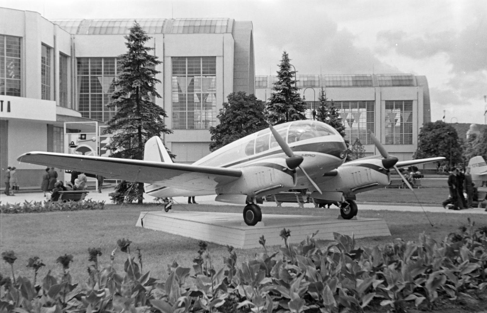 Czech Republik, Brno, Vásárváros, Brnói Nemzetközi Vásár. Aero Ae-45 típusú repülőgép., 1956, Faragó György, airplane, exhibition, Czechoslovakia, Fortepan #261659