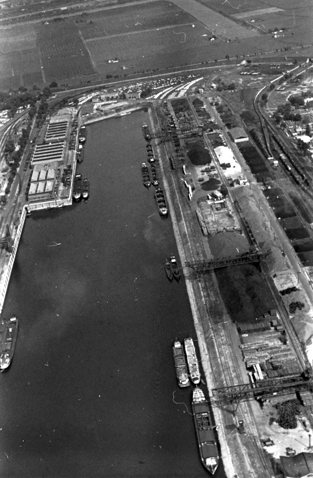 Hungary, Budapest, légifotó a Csepeli Szabadkikötő I. medencéjéről., 1963, MHSZ, ship, aerial photo, port, Budapest, Fortepan #26167