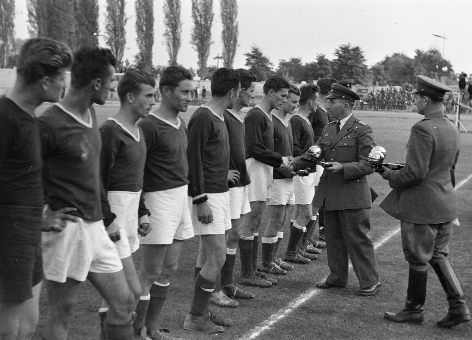 1958, Faragó György, uniform, sport jersey, awards ceremony, handshake, Fortepan #261773